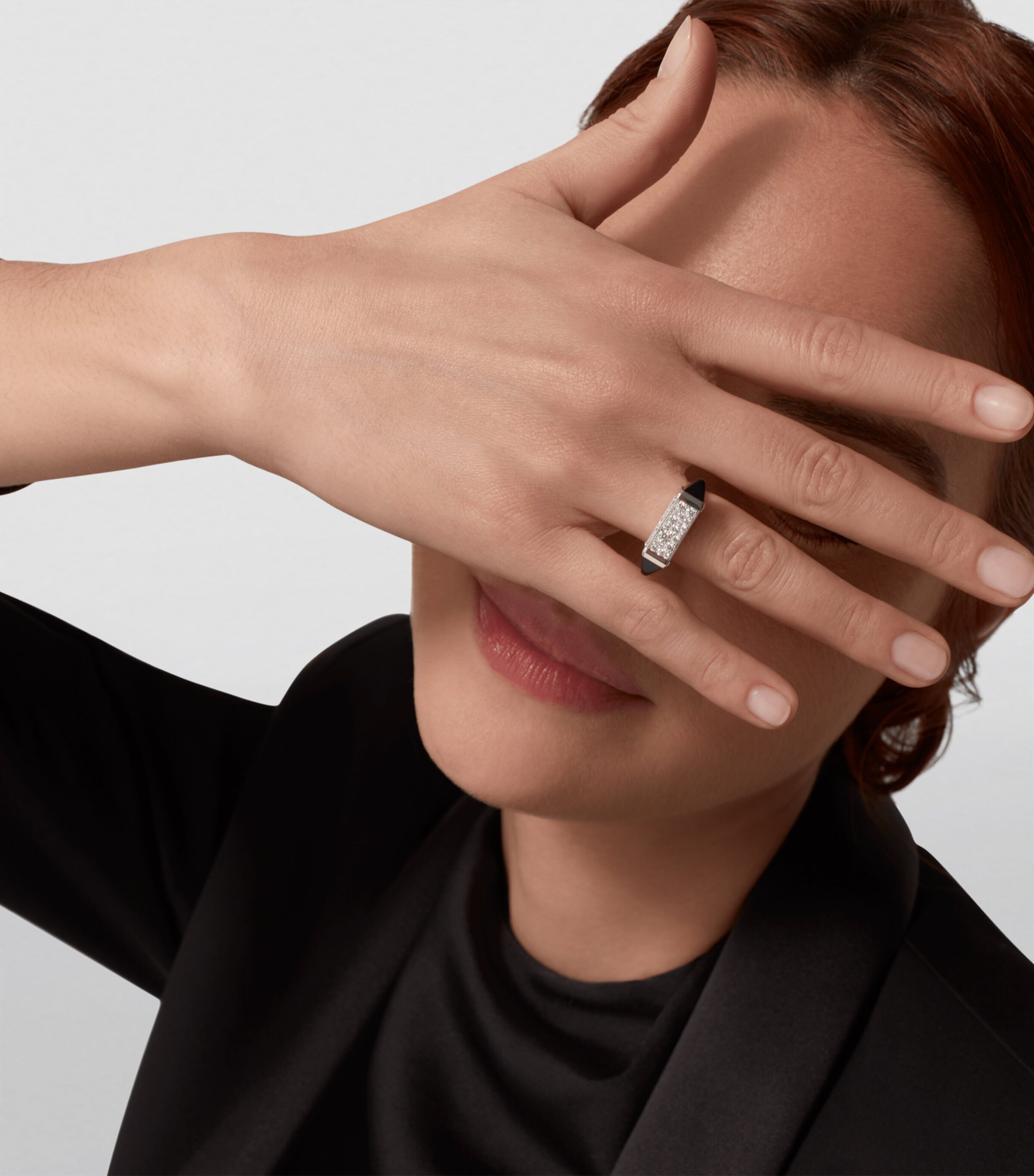 White Gold, Diamond and Onyx Les Berlingots de Cartier Ring WHITE GOLD Image 10