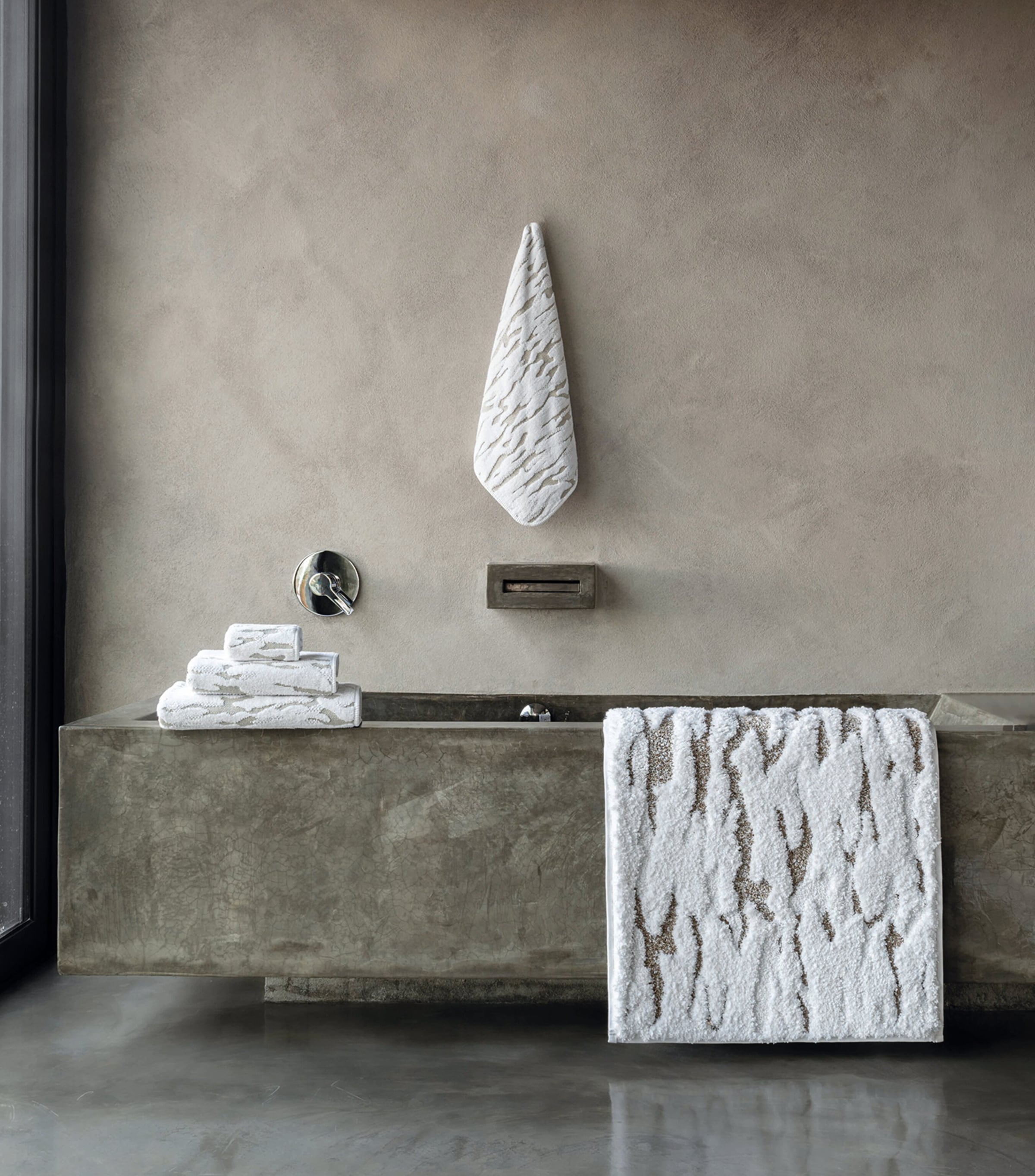 Stratus Bath Sheet (95cm x 150cm) WHITE Image 3