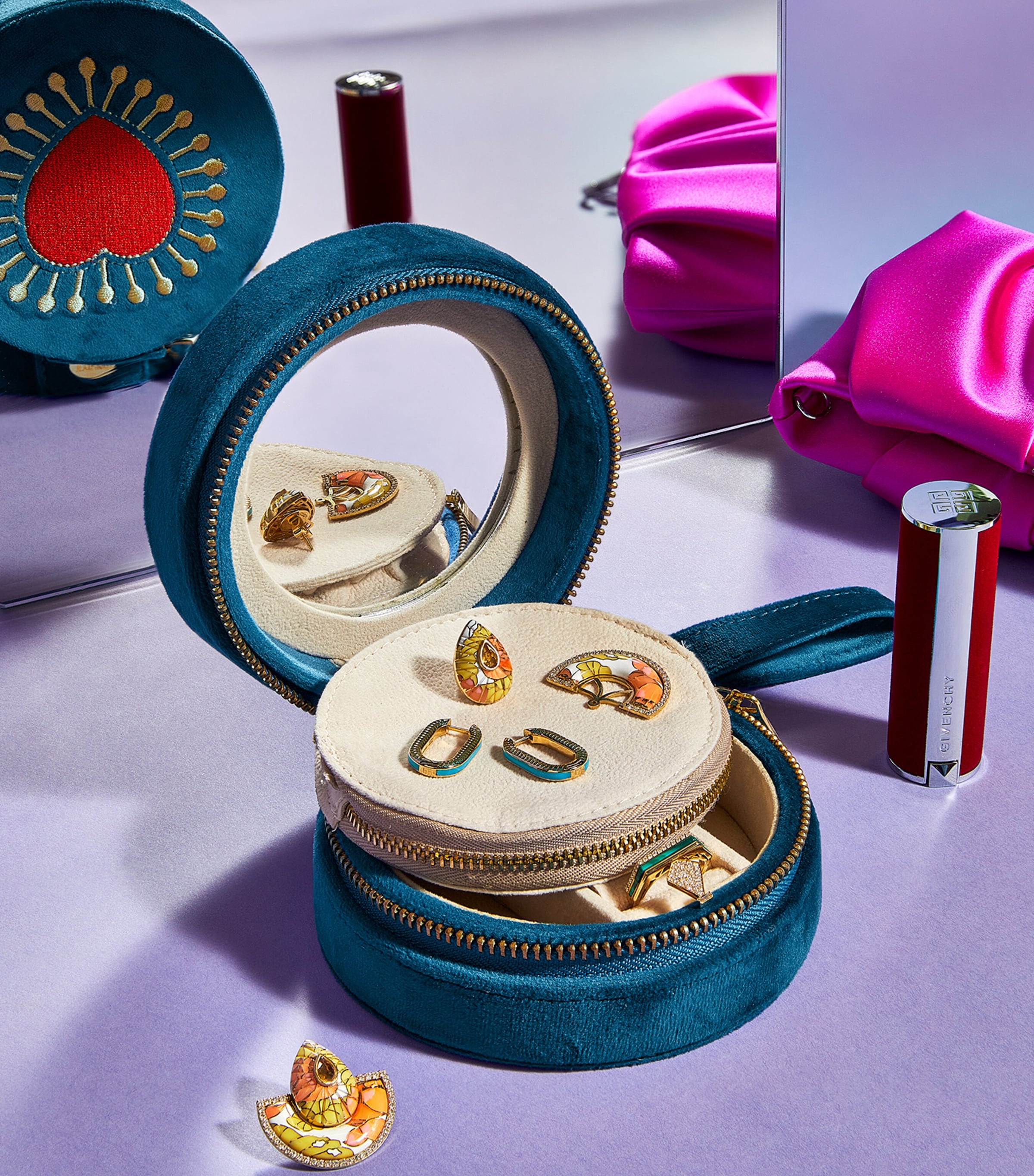 L'ATELIER NAWBAR ベルベット ジュエリーボックス 刺繍入り 032392b2f057d0f74e420d43f4ccf8