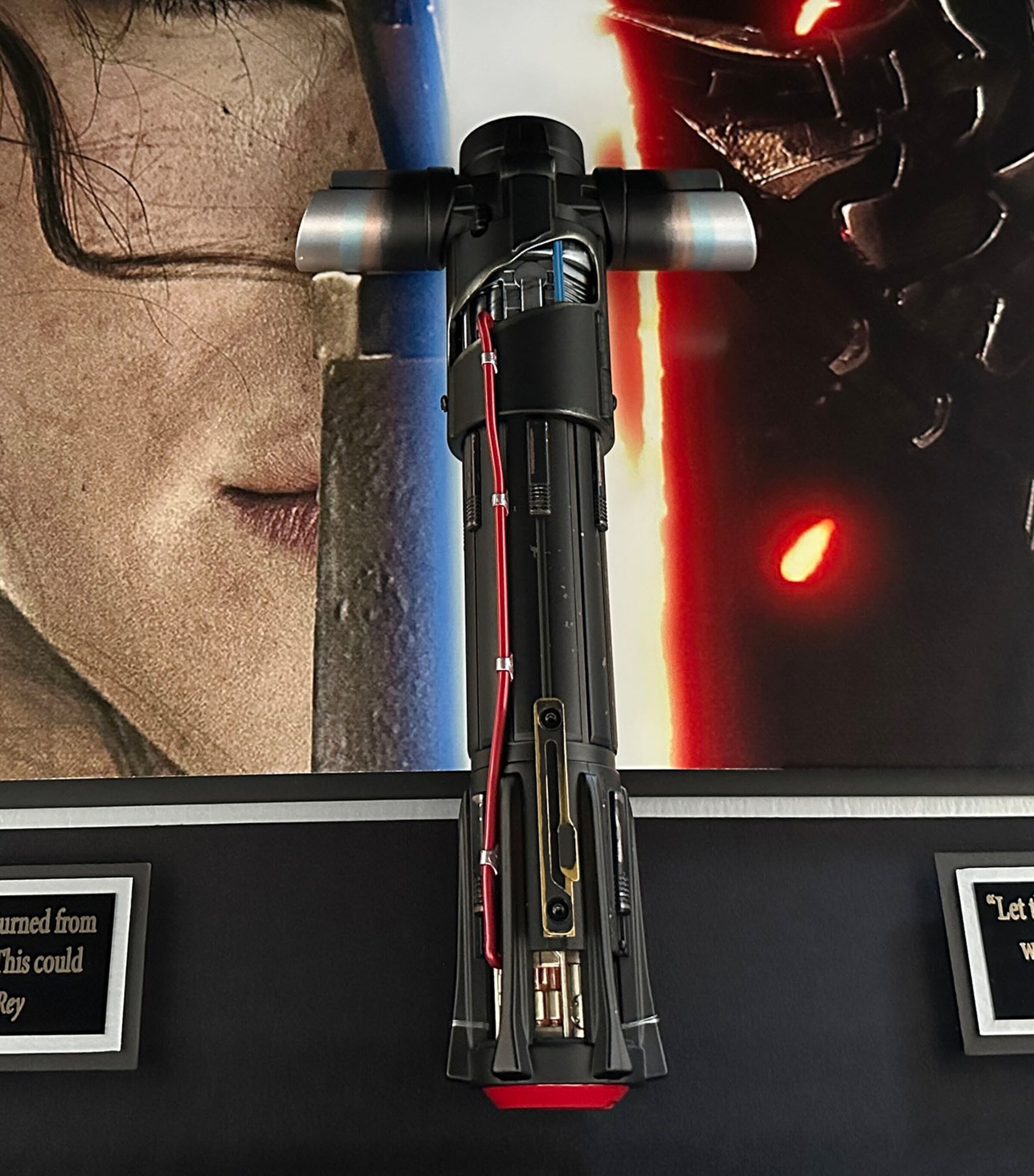 Star Wars Cast-Signed The Force Awakens Lightsaber Display MULTI Image 4