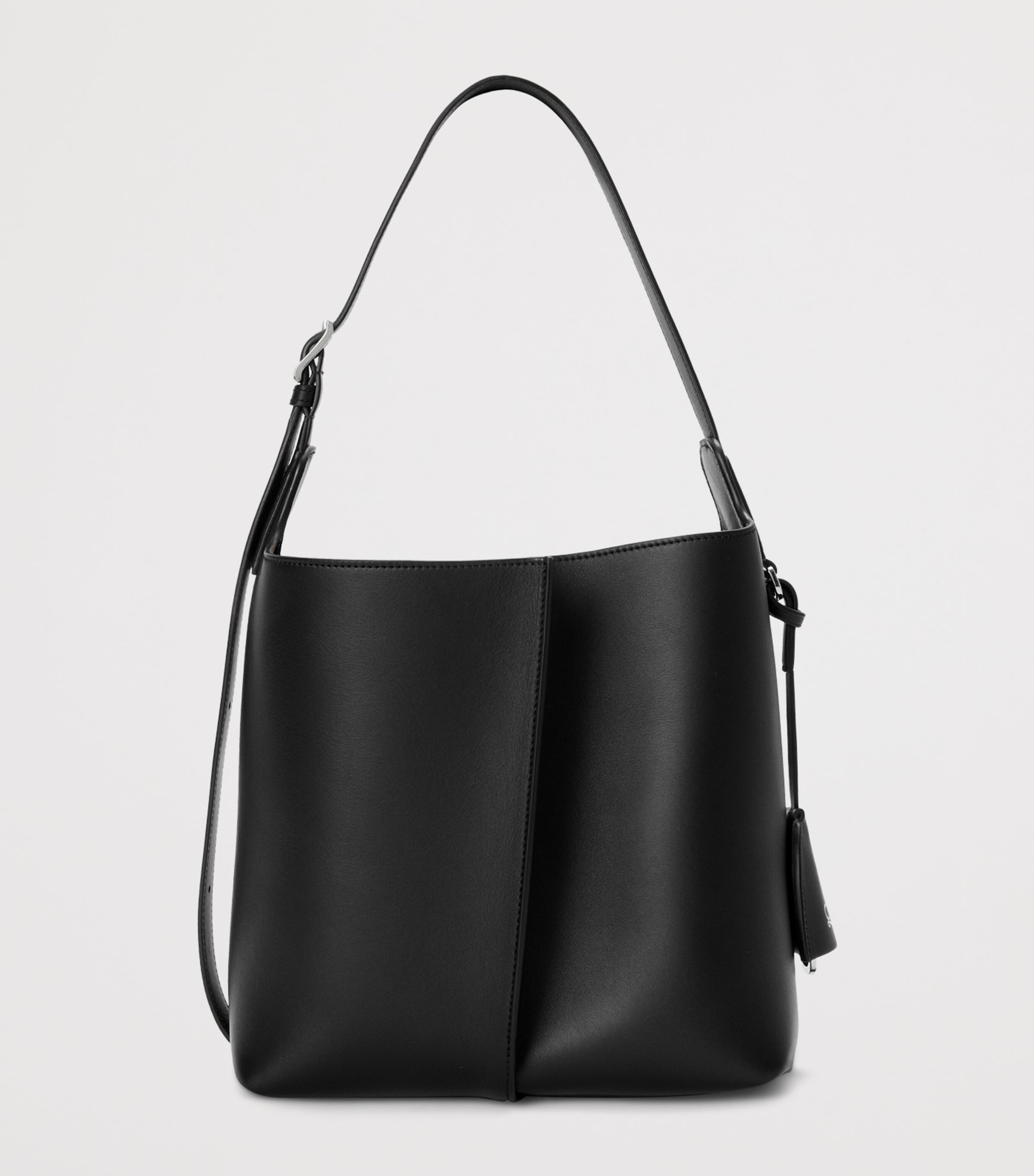 LOEWE Womens Medium Leather Bilbao Bucket Bag Black Image 4