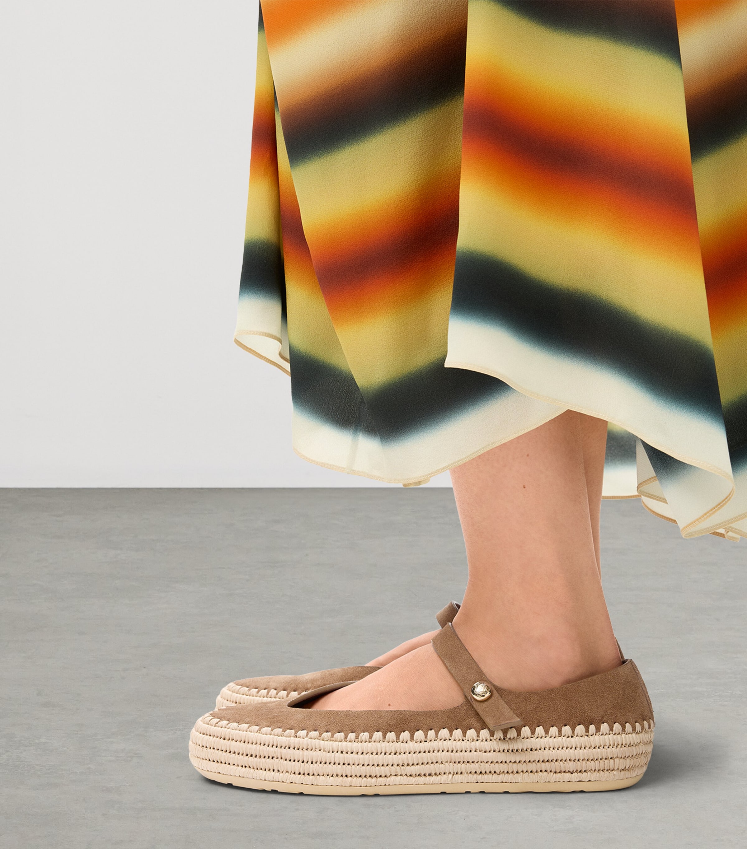 LOEWE x Paula’s Ibiza Suede-Raffia Rio Mary Jane Flats Dark Beige Image 2