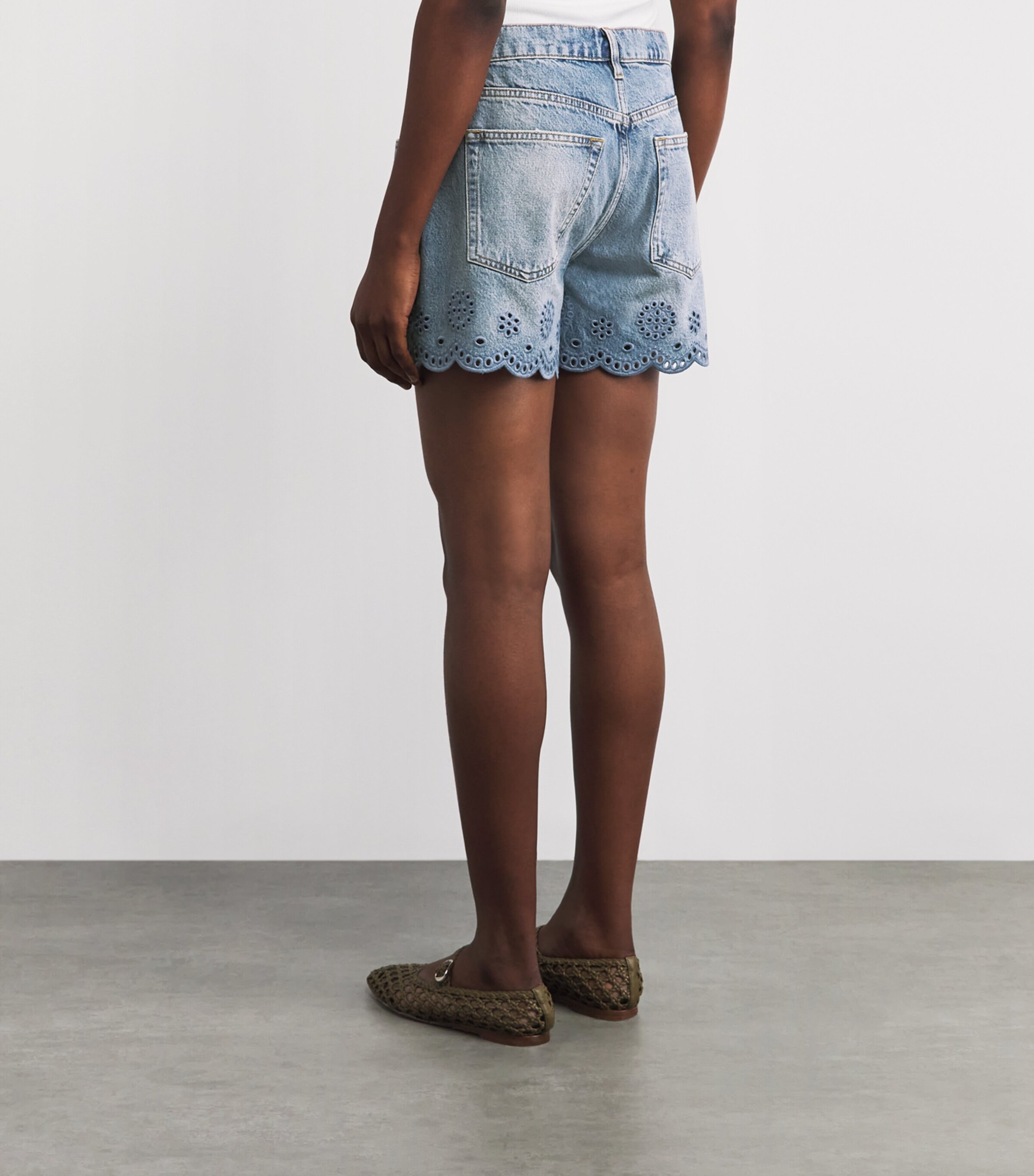 FRAME Womens The Long Hang Eyelet Denim Shorts Serene Image 5