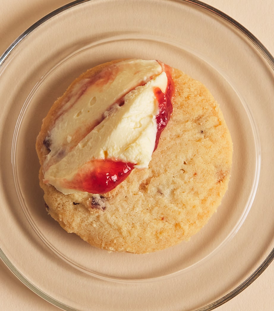Harrods Strawberries and Cream Biscuit Tin (200g) Image 2