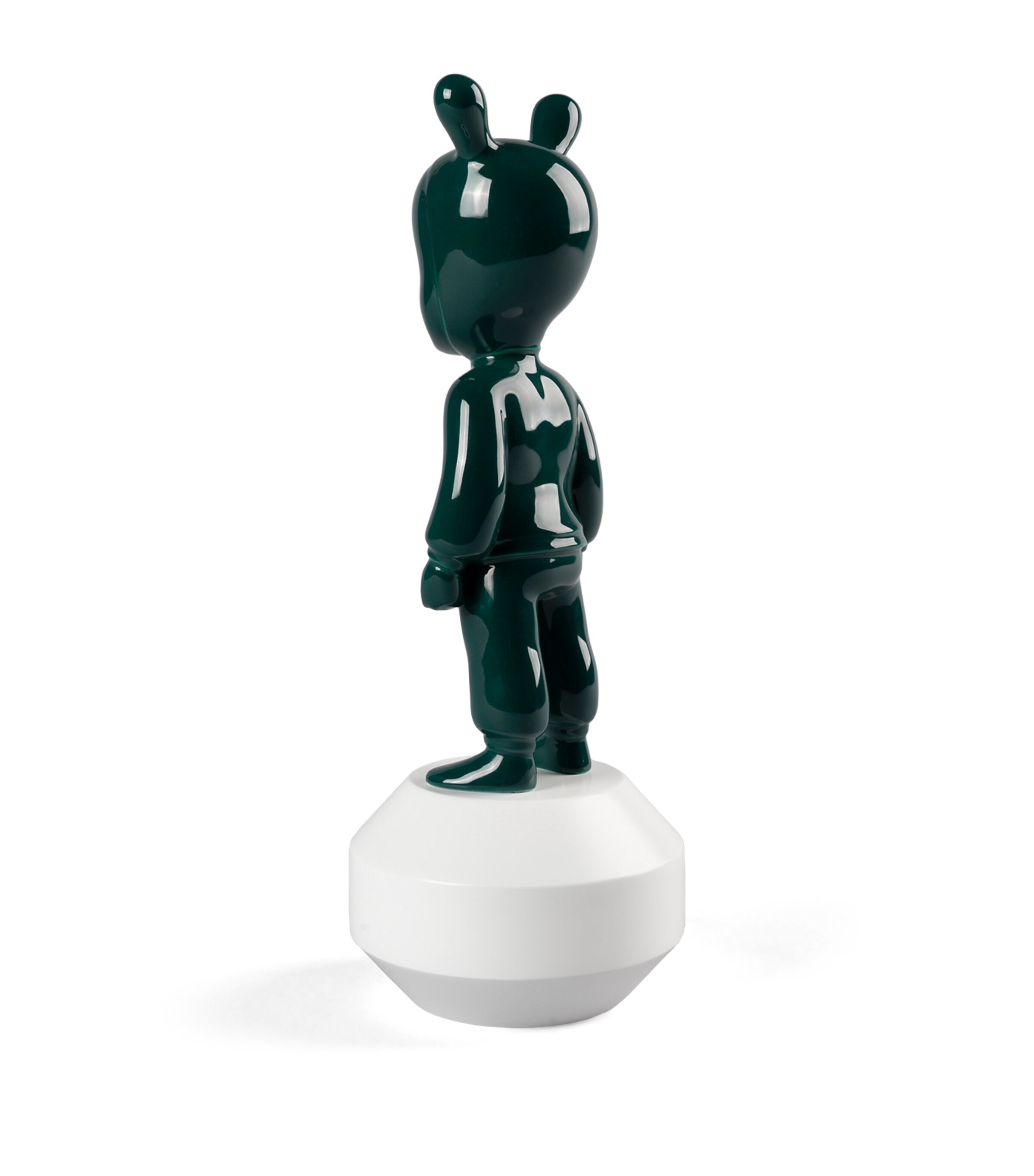 Lladró The Guest Sculpture White & Green Image 3