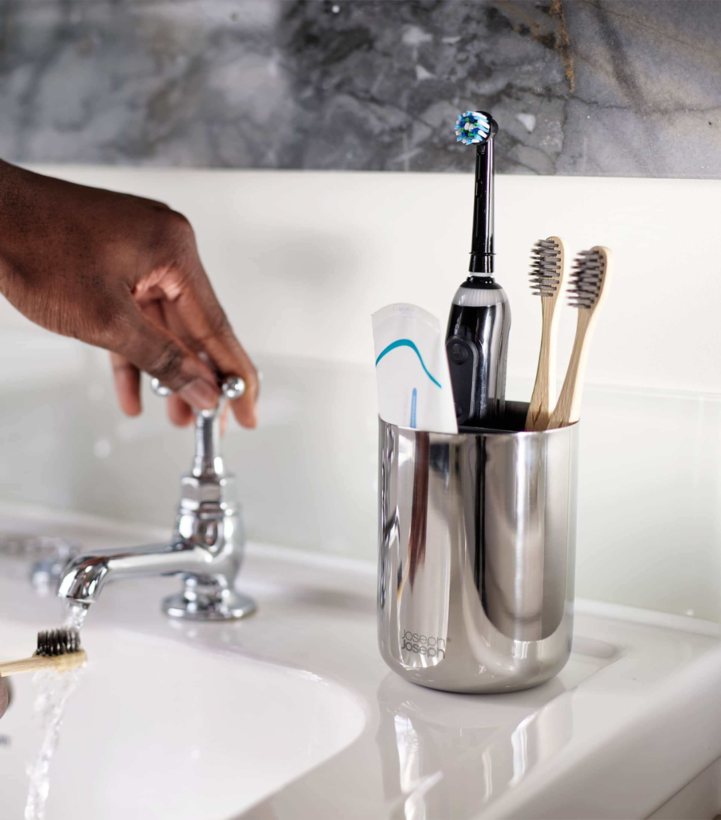 Joseph Joseph EasyStore Luxe Toothbrush Holder | Bathroom | Bathroom Storage | Holders | Designers | Joseph Joseph Joseph Joseph EasyStore Luxe Toothbrush Holder | Bathroom | Bathroom Storage | Holders | Designers | Joseph Joseph