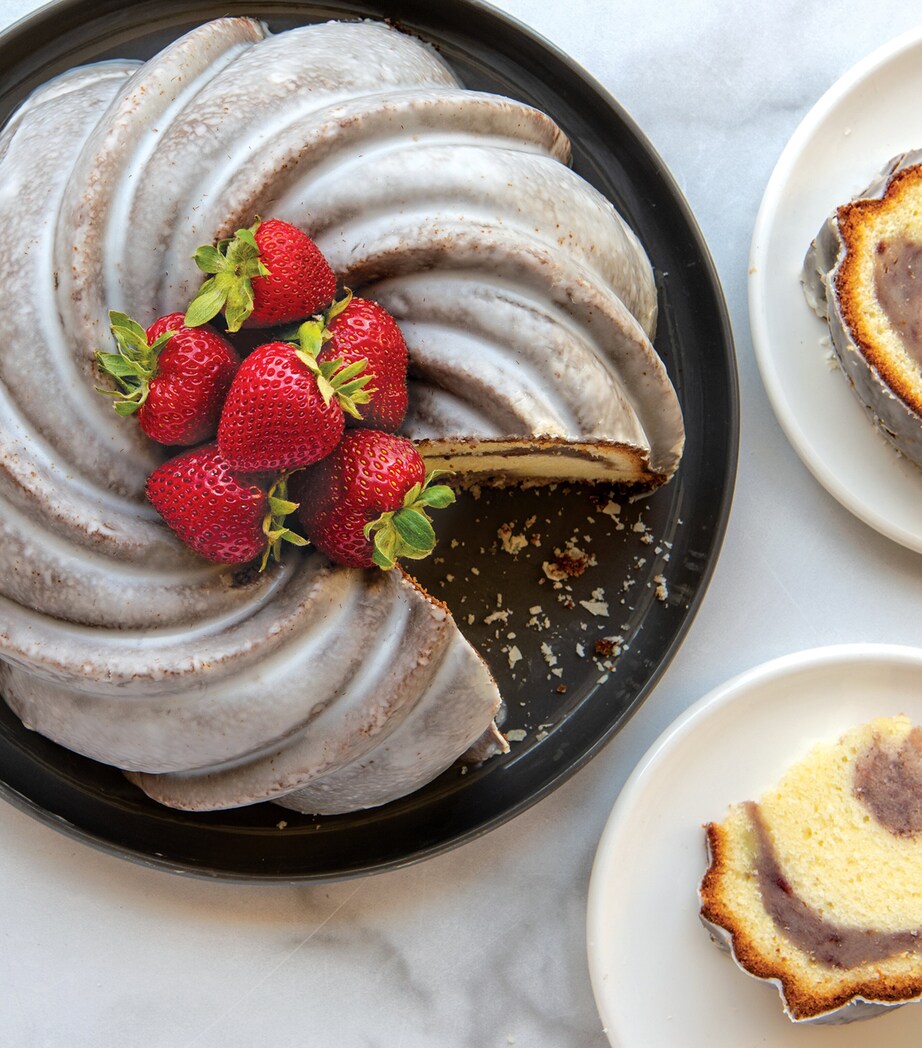 Nordic Ware Heritage Bundt Pan (25.5cm) Gold Image 3