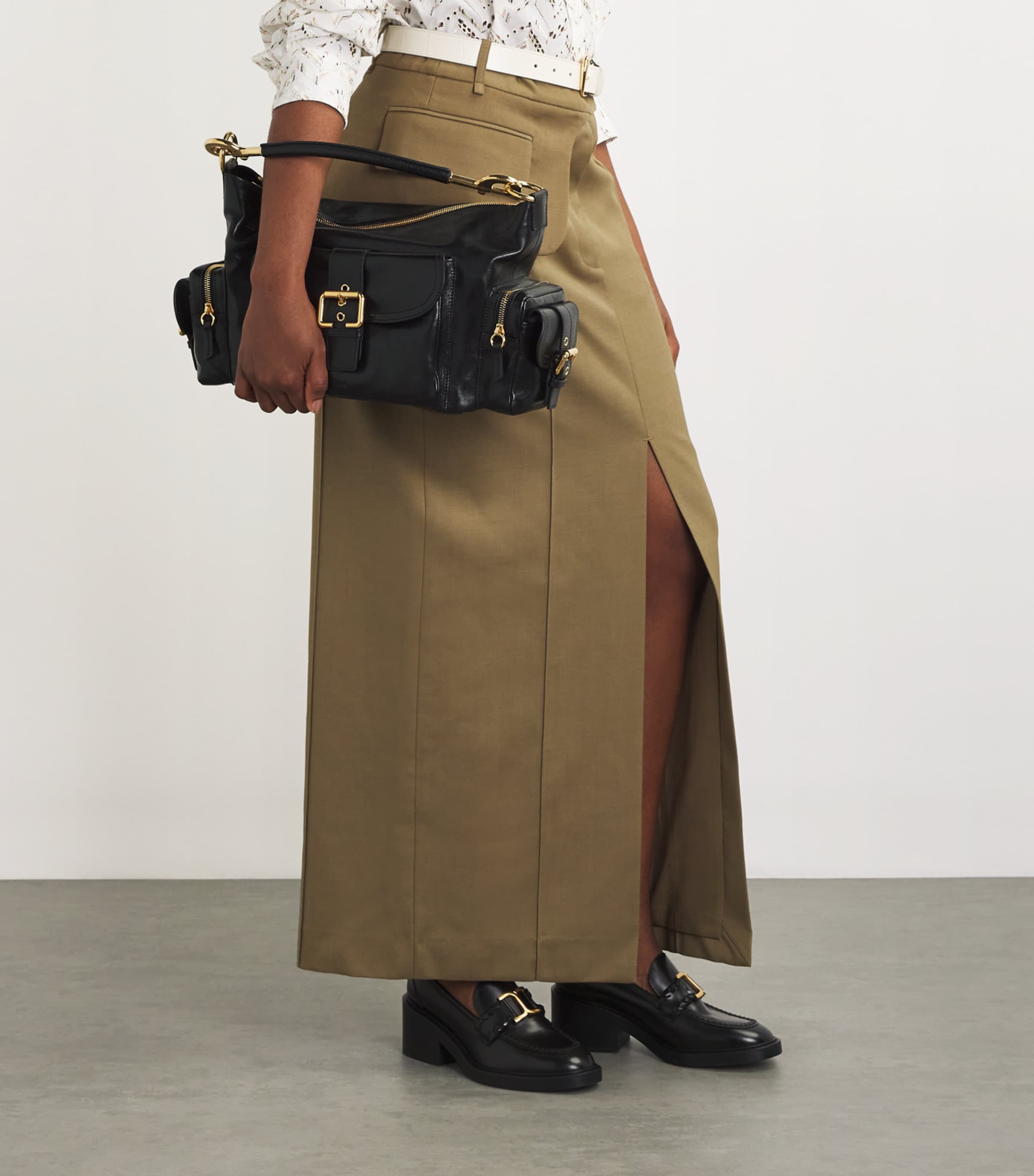 Medium Leather Camera Shoulder Bag BLACK Image 2