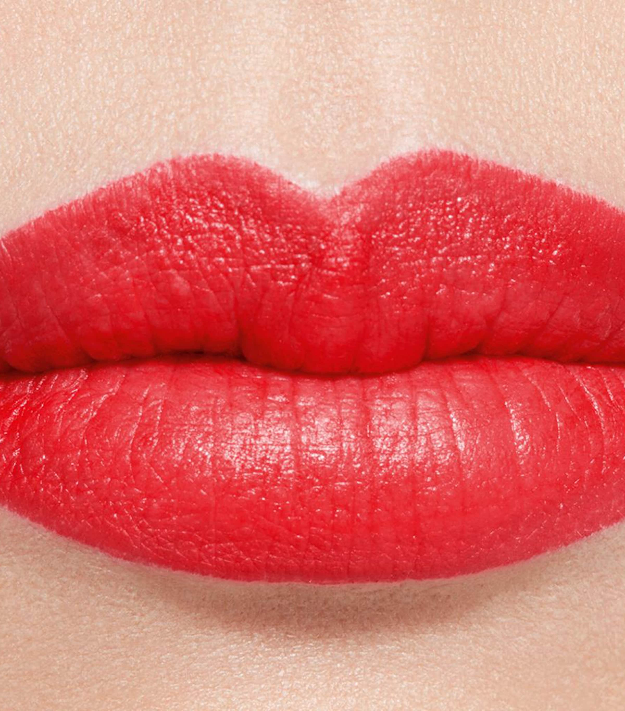 ROUGE ALLURE VELVET Luminous Matte Lip Colour FLAMBOYANTE 47 Image 3