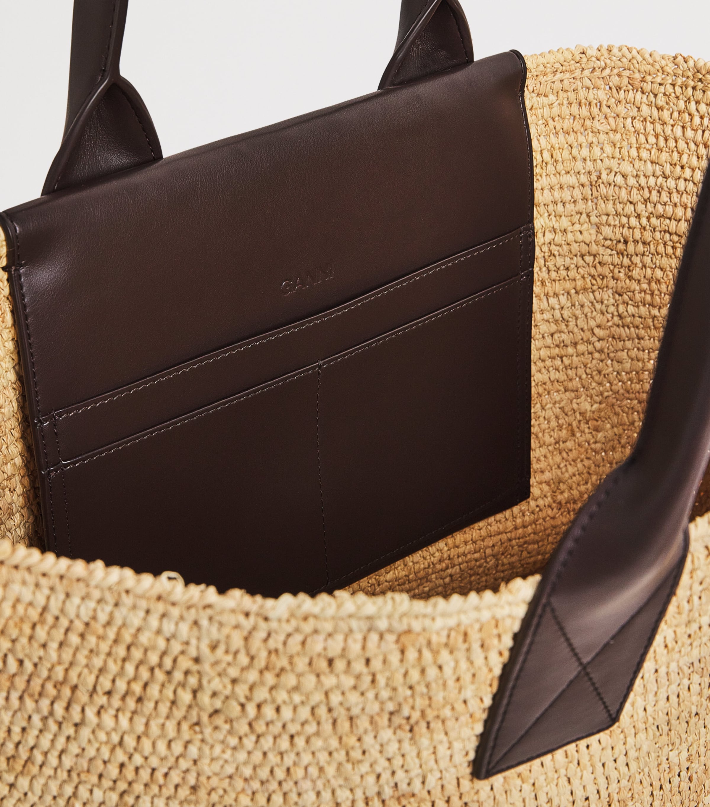 トートバッグ Easy Medium Shopper Bag - Ganni - Raffia - Brown Seal Brown Brown Medium Raffia Tote | GANNI US