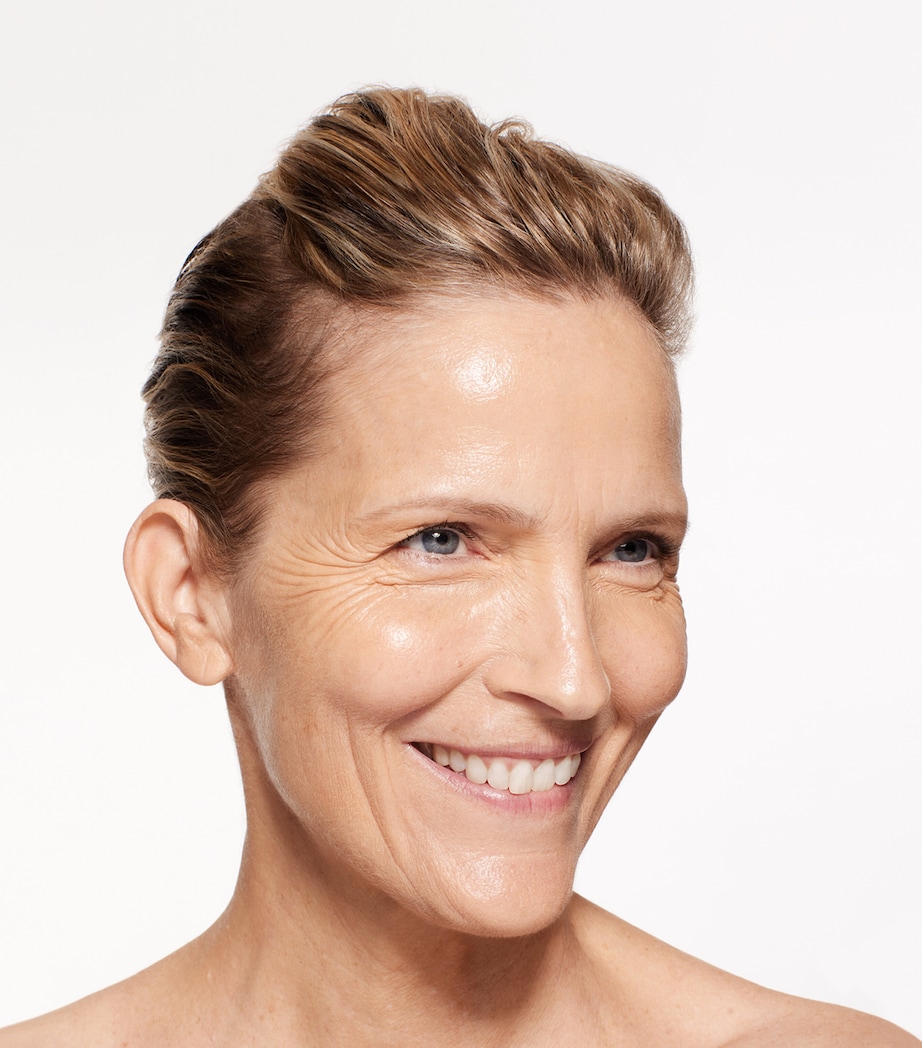 Revitalessence Skin Glow Foundation SPF 30 320 PINE Image 3