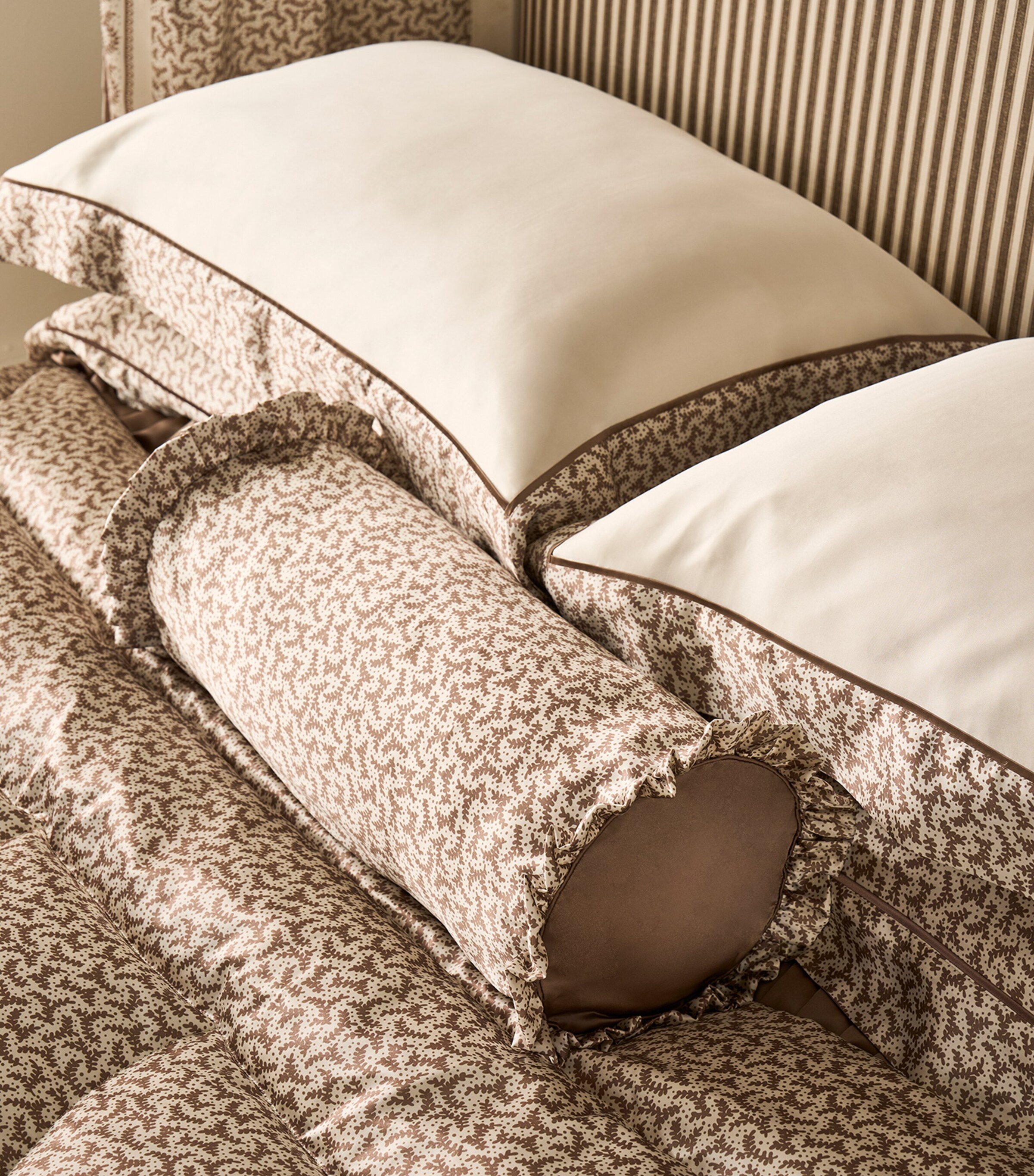 Gingerlily Silk Fern Border Oxford Pillowcase (50cm x 70cm) Mocha/ivory Image 2