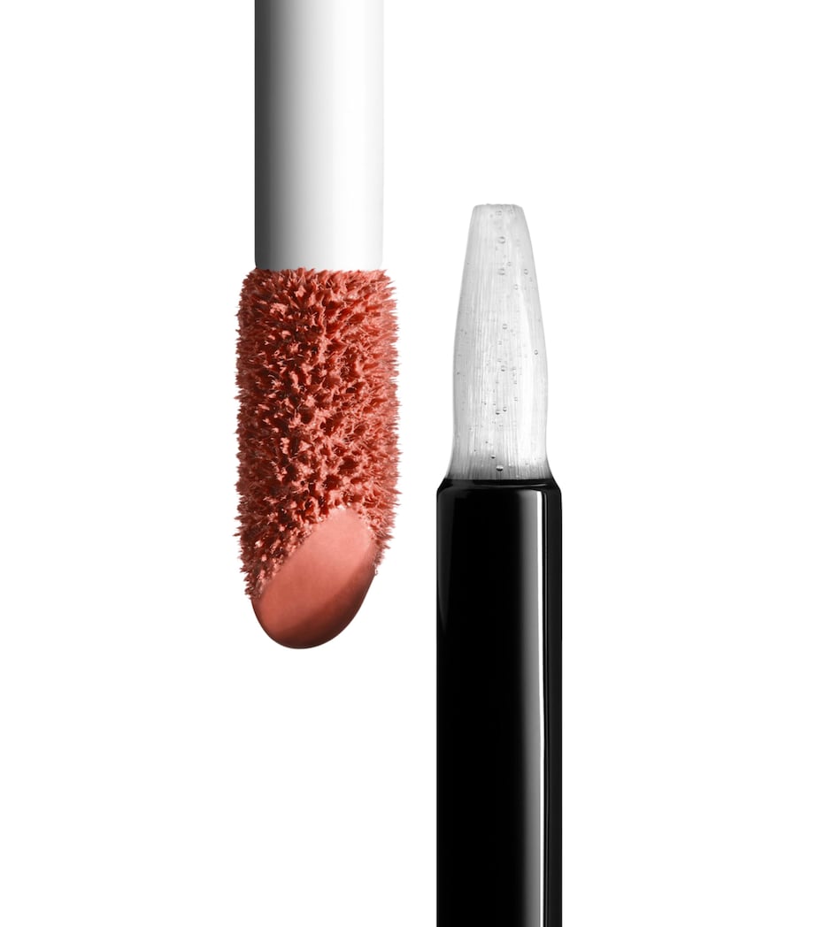 CHANEL LE ROUGE DUO ULTRA TENUE Liquid Lip Colour Feel Image 2