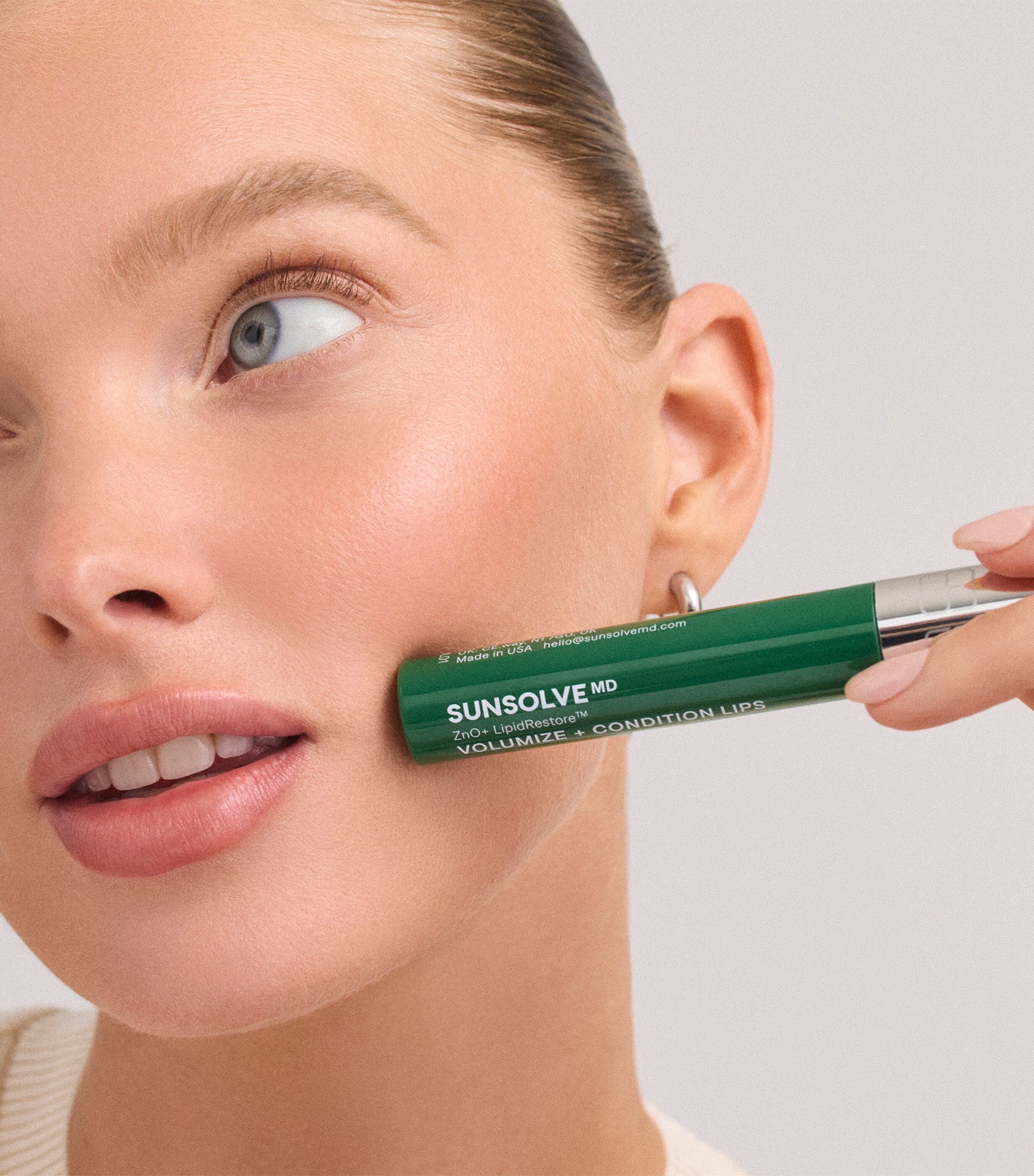 Volumize + Condition Lips SPF 40 (4.5ml) NO COLOUR Image 2