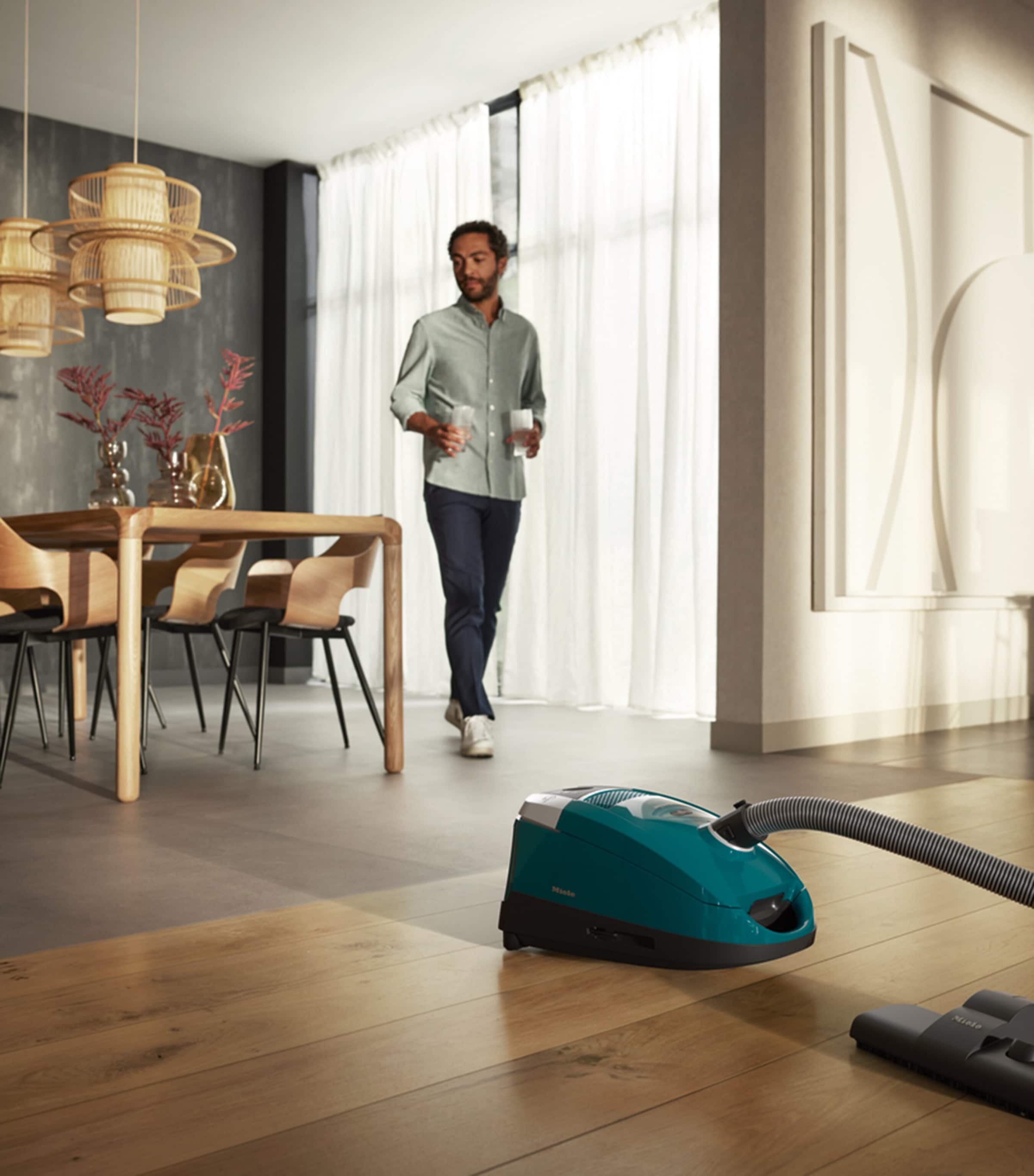 Compact C2 Flex Vacuum Cleaner PETROL BLUE Image 2