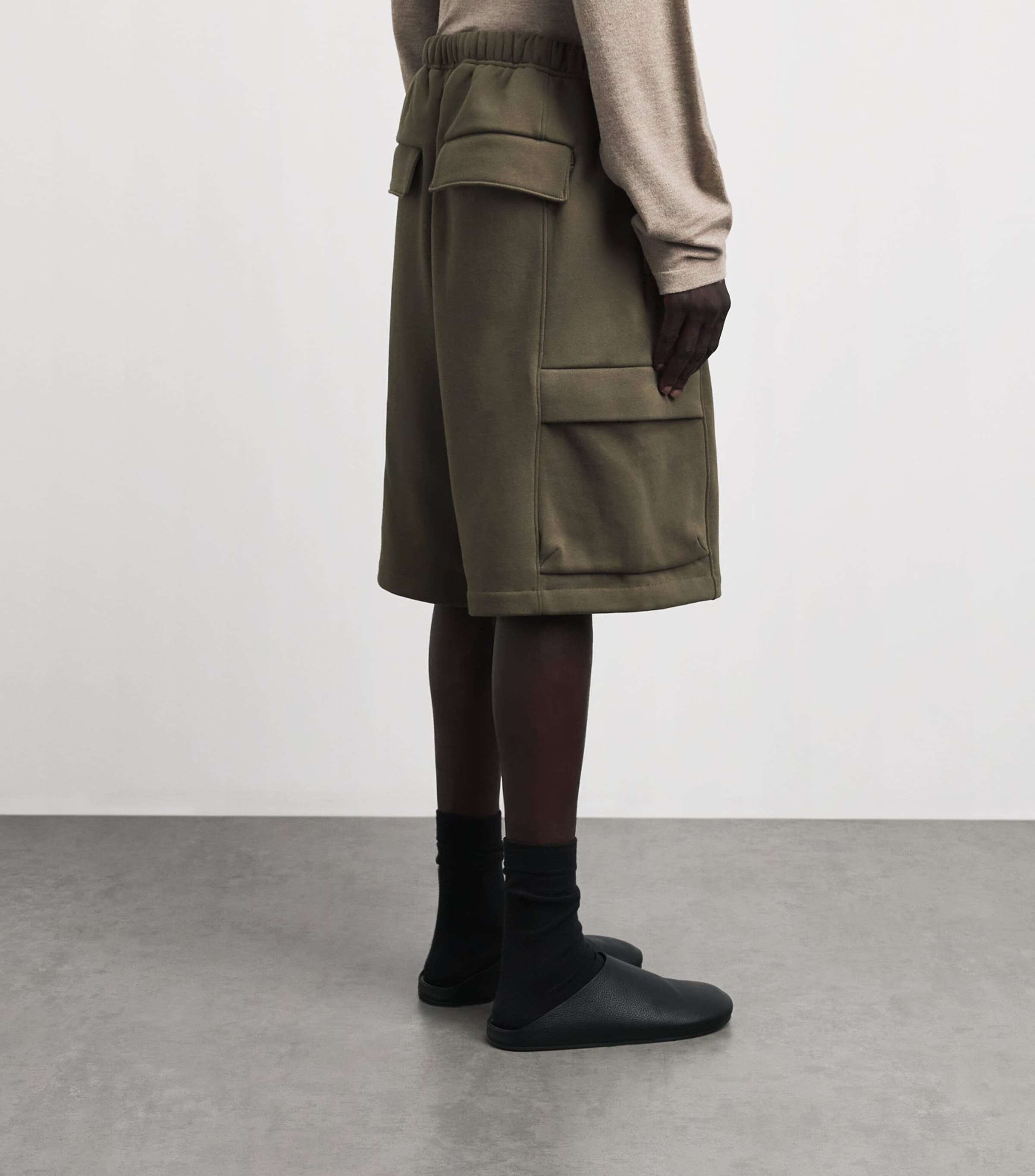 FEAR OF GOD ESSENTIALS Mens Cargo Basketball Shorts Moss Image 5