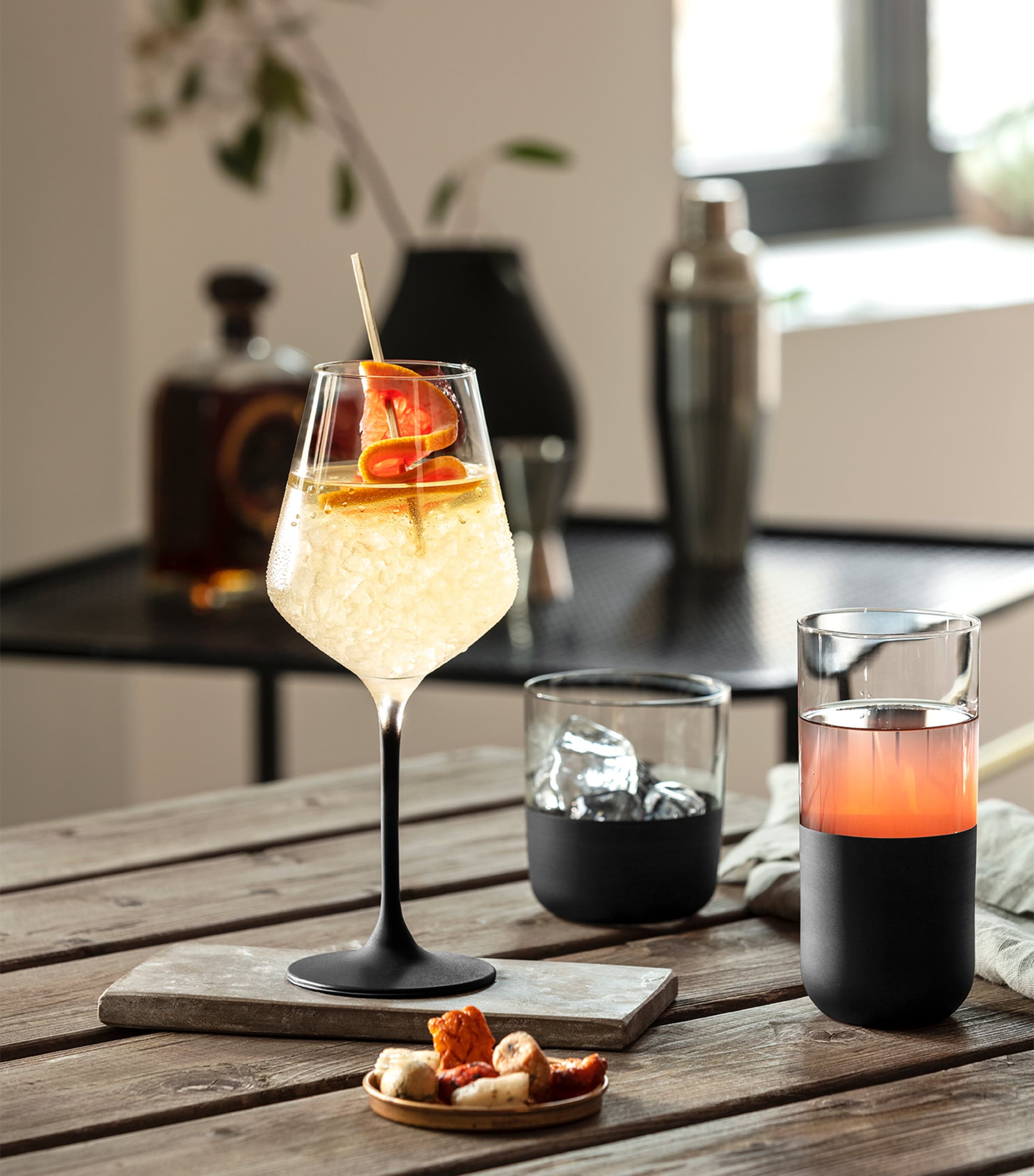 Set of 4 Manufacture Rock White Wine Glasses (380ml) CLEAR Image 2