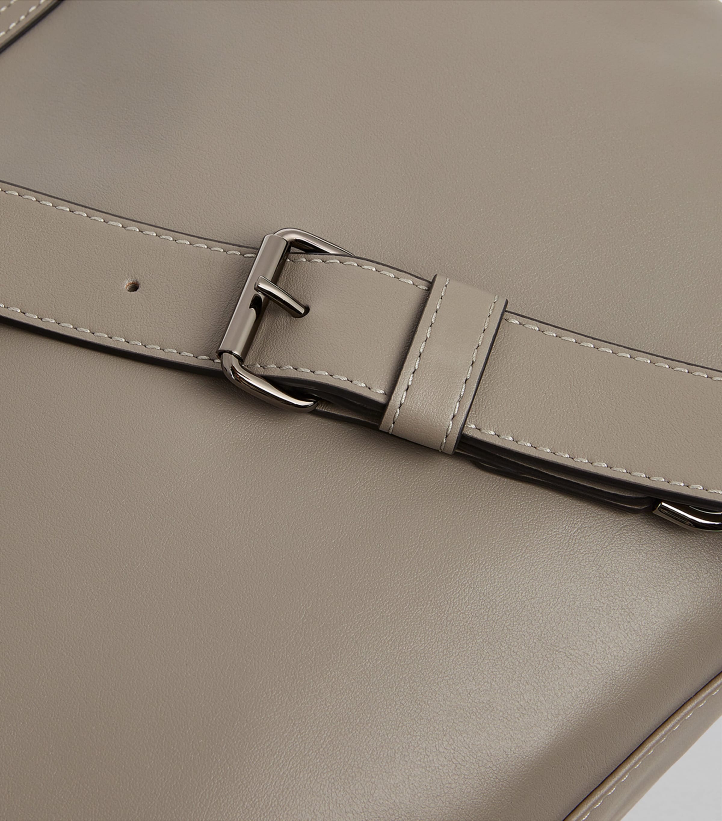 Medium Leather Le Pliage Xtra Hobo Bag P55 TURTLEDOVE Image 4