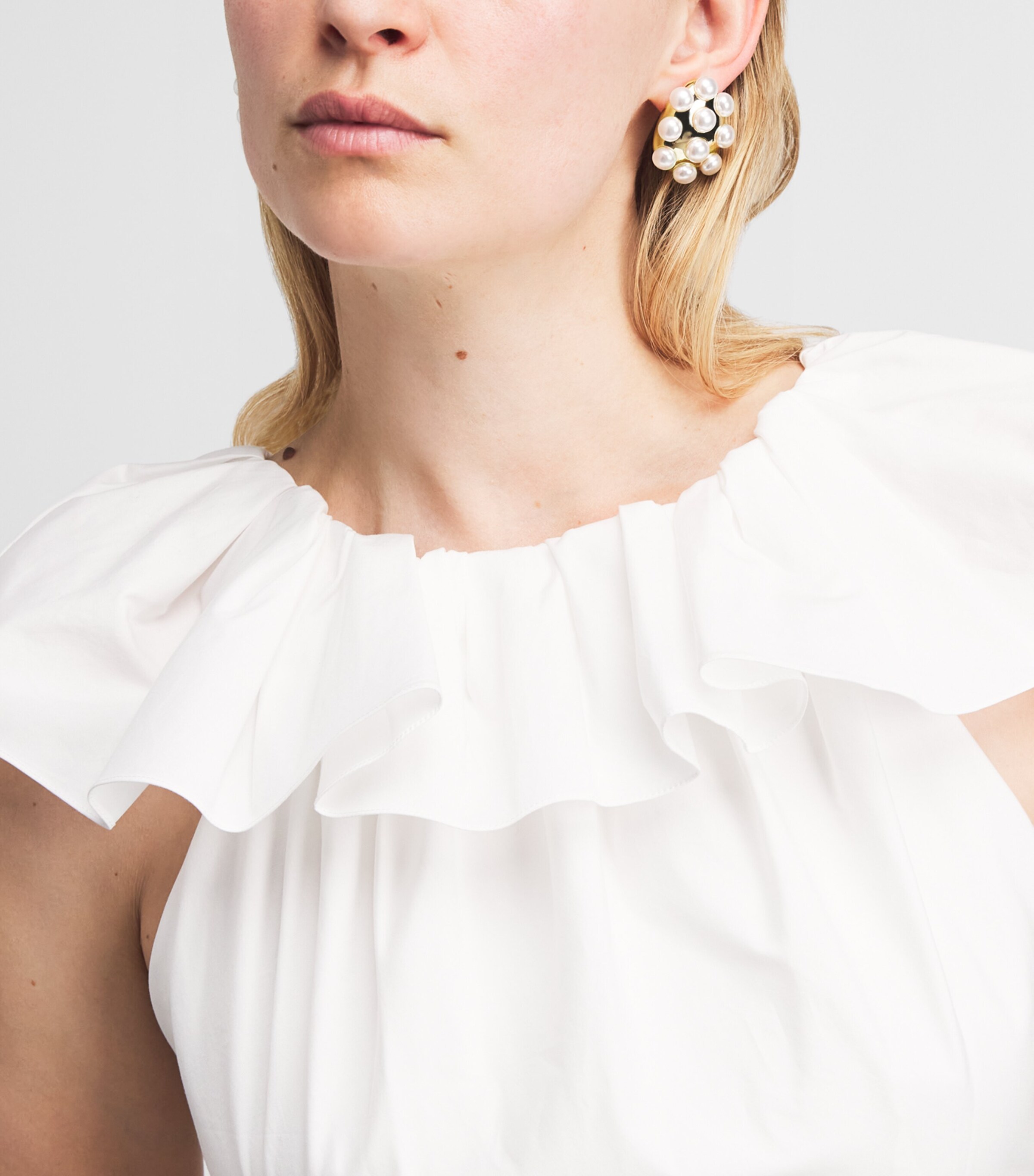 Carolina Herrera Faux Pearl Stud Earrings Pearl/gold Image 2