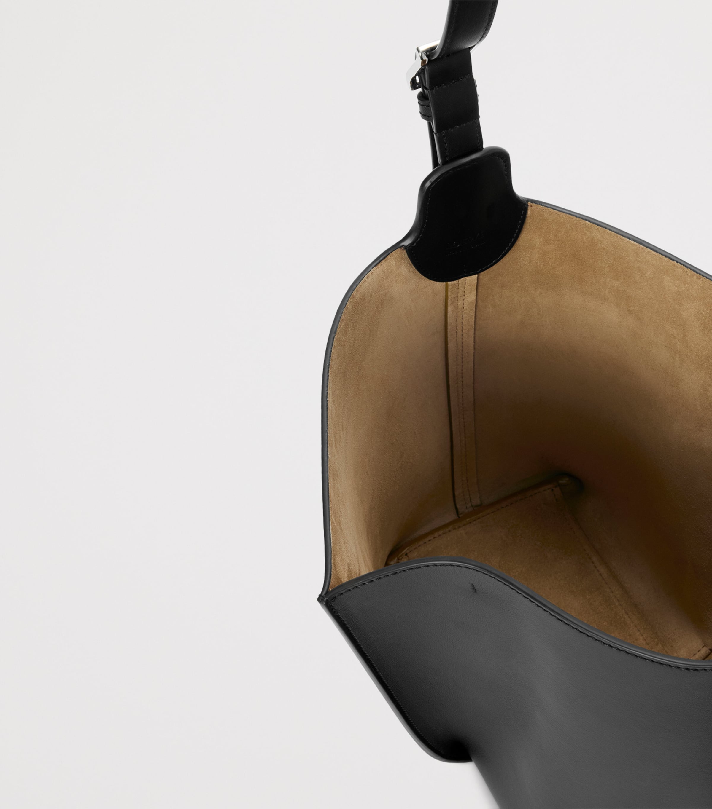 LOEWE Womens Medium Leather Bilbao Bucket Bag Black Image 6