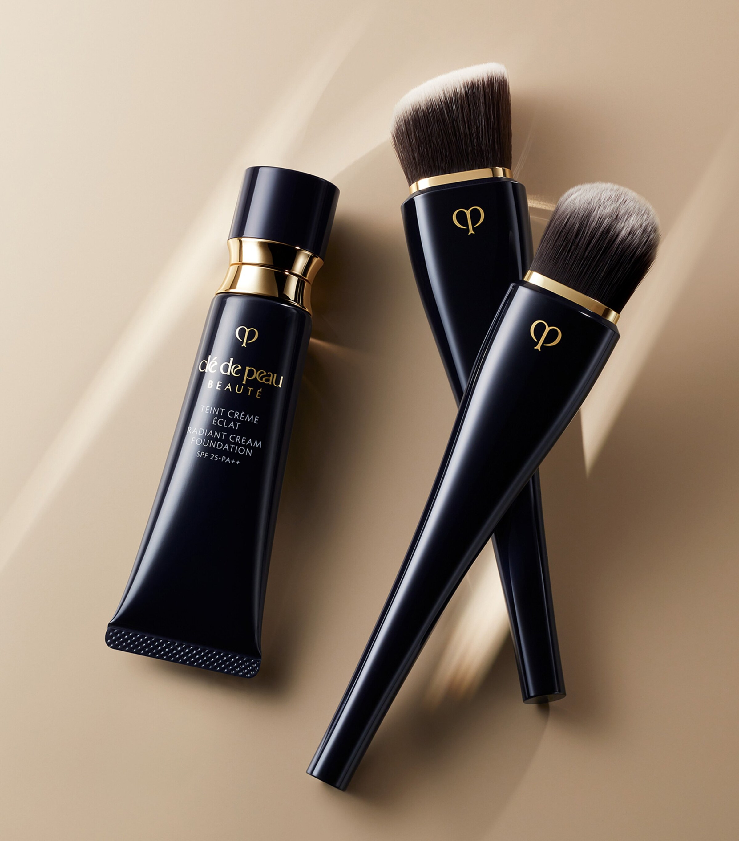 Radiant Cream Foundation | Clé de Peau Beauté