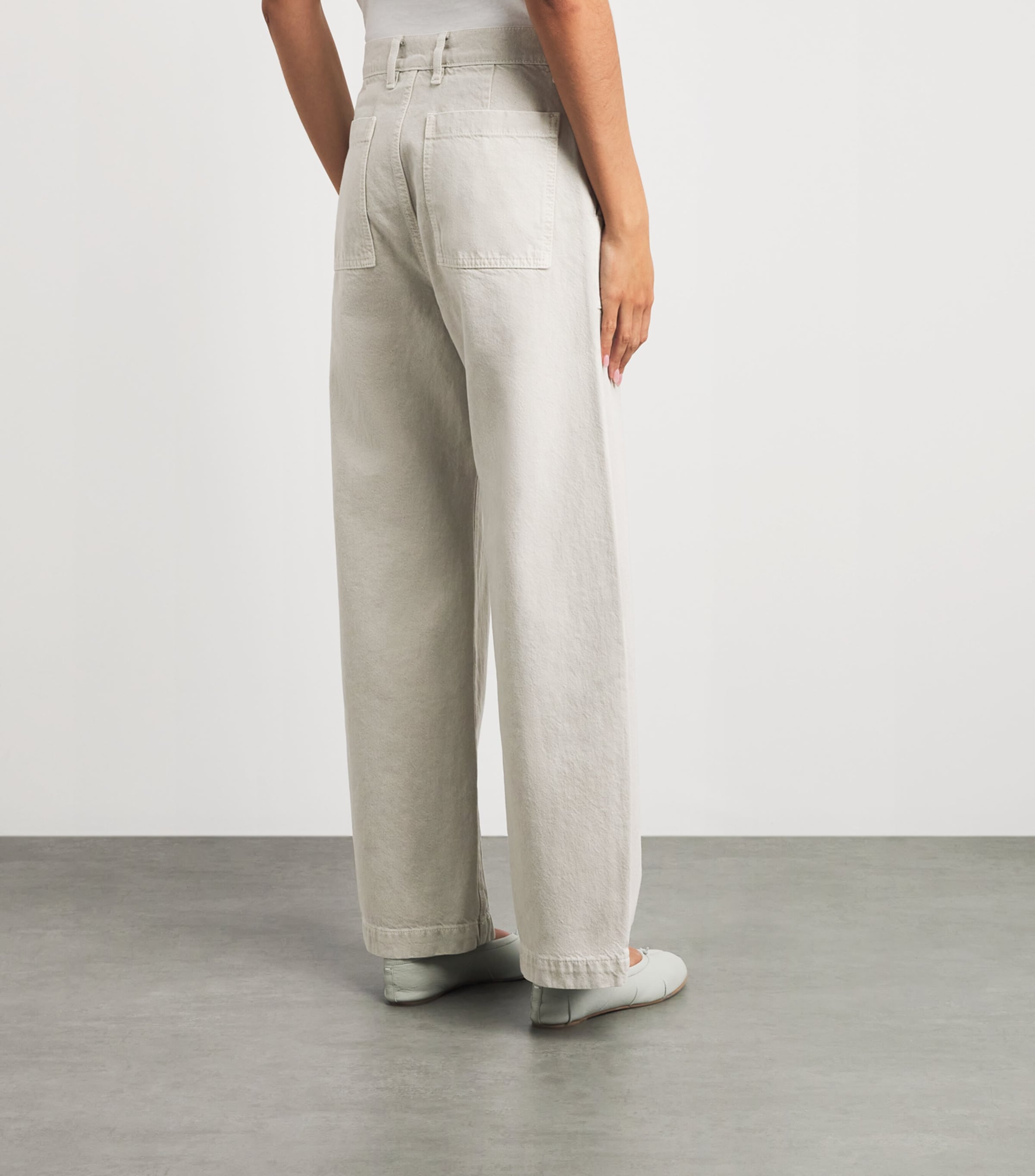 FRAME Womens The Bow Cargo Trousers Flax Image 5