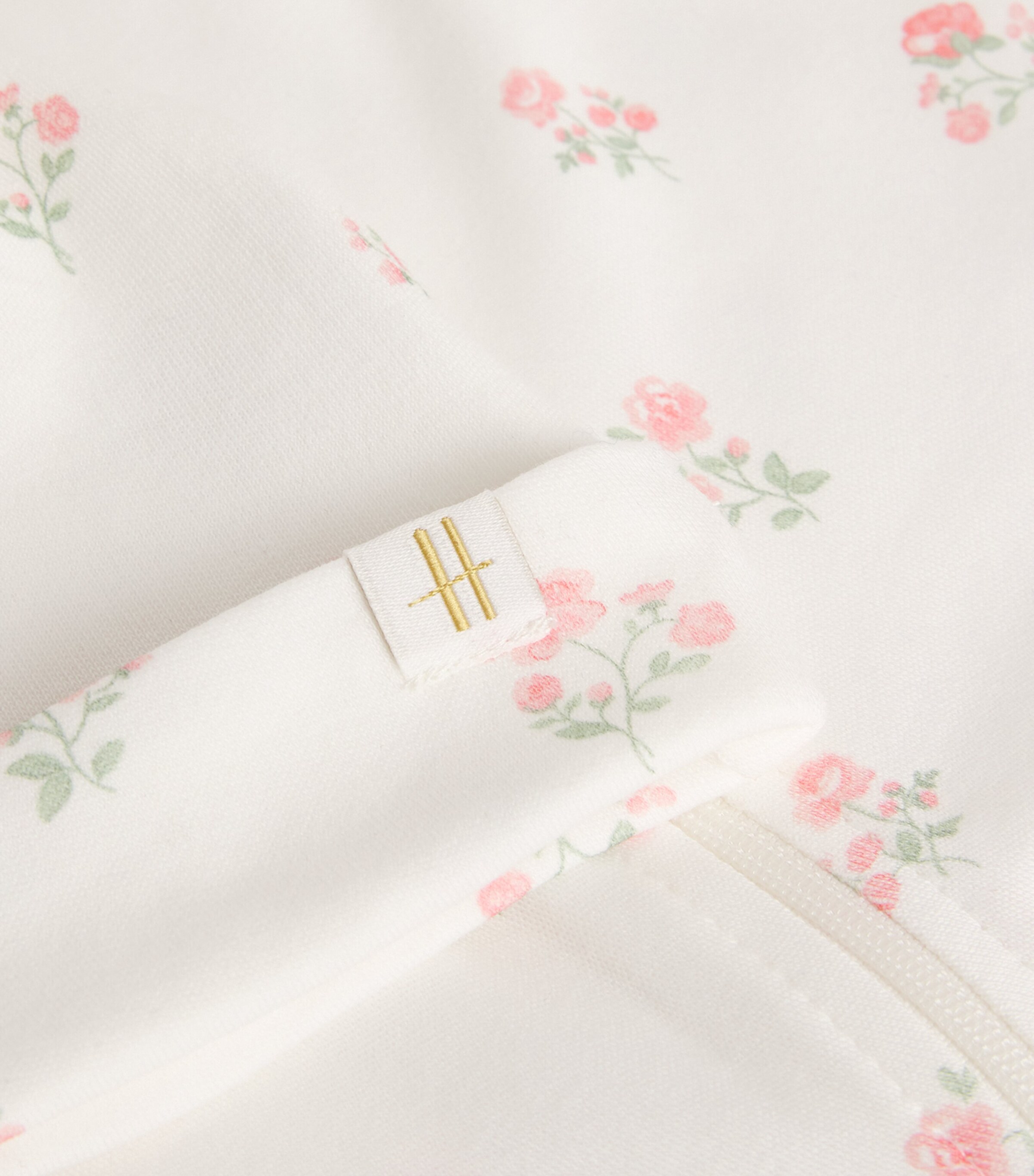 Harrods Organic Cotton Floral All-In-One and Hat Hamper Pink Image 3