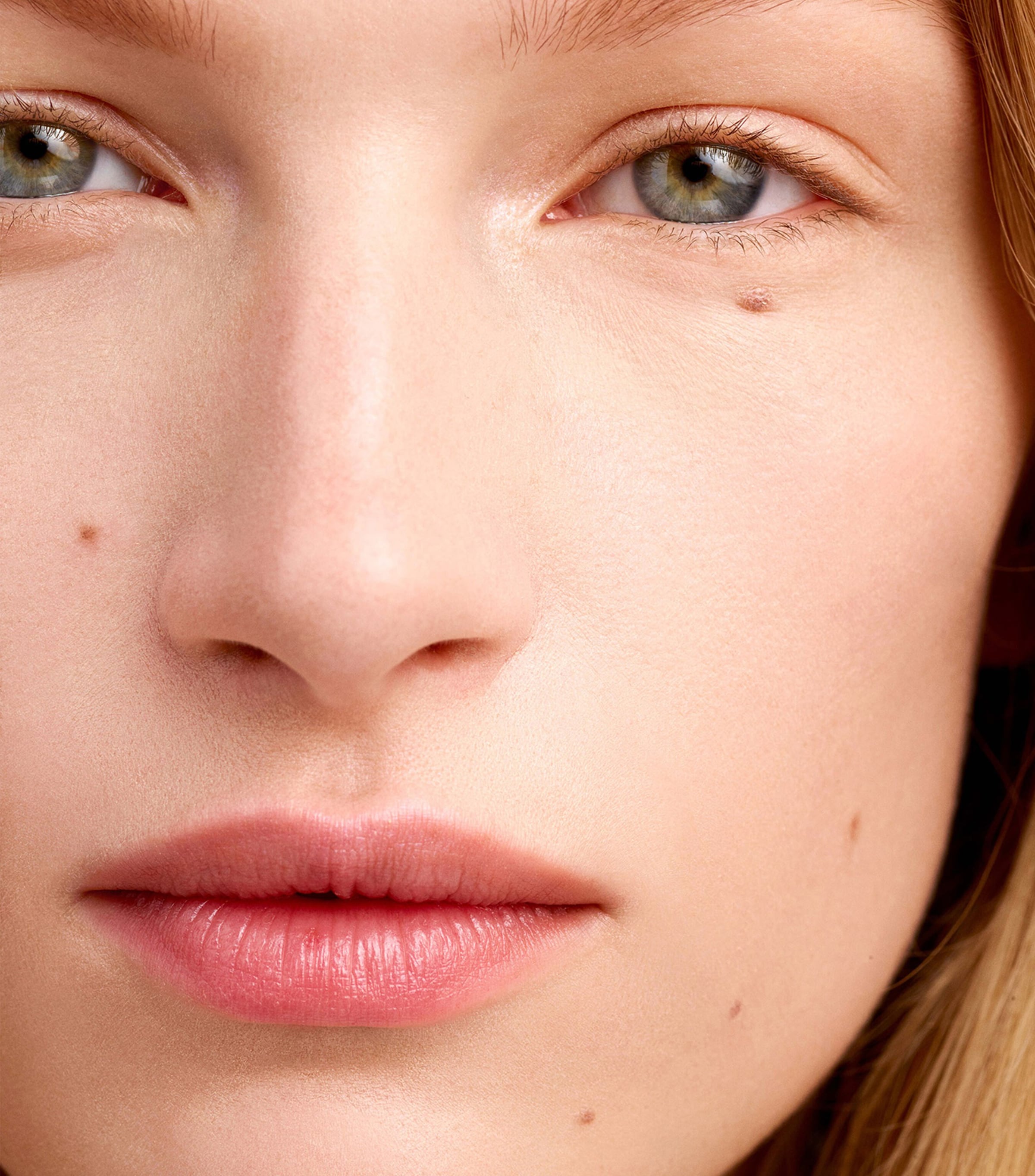 Vital Skin Foundation Stick ATELIER N Image 2