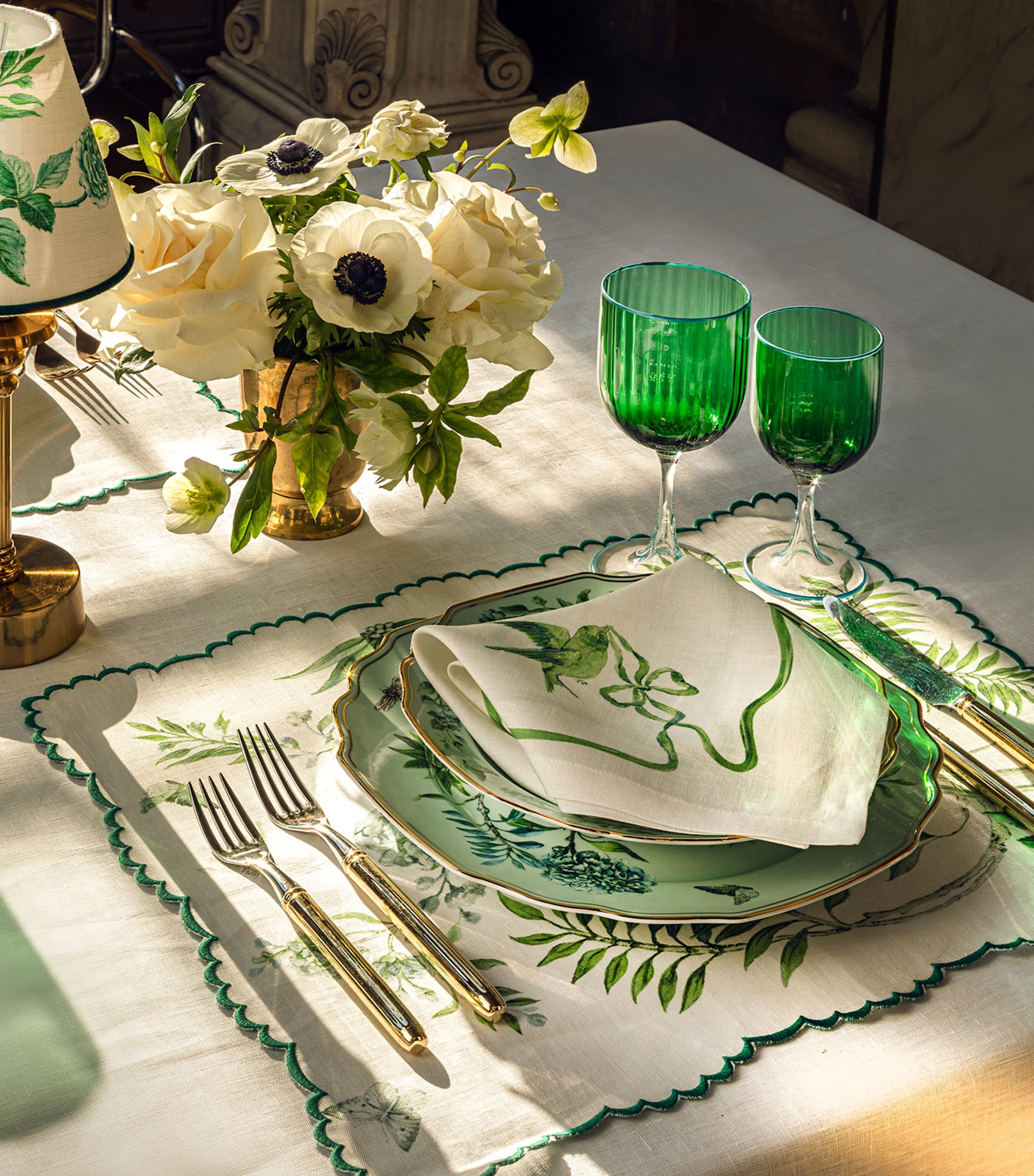 Set of 2 Linen Secret Garden Napkins (50cm x 50cm) KELLY GREEN Image 4