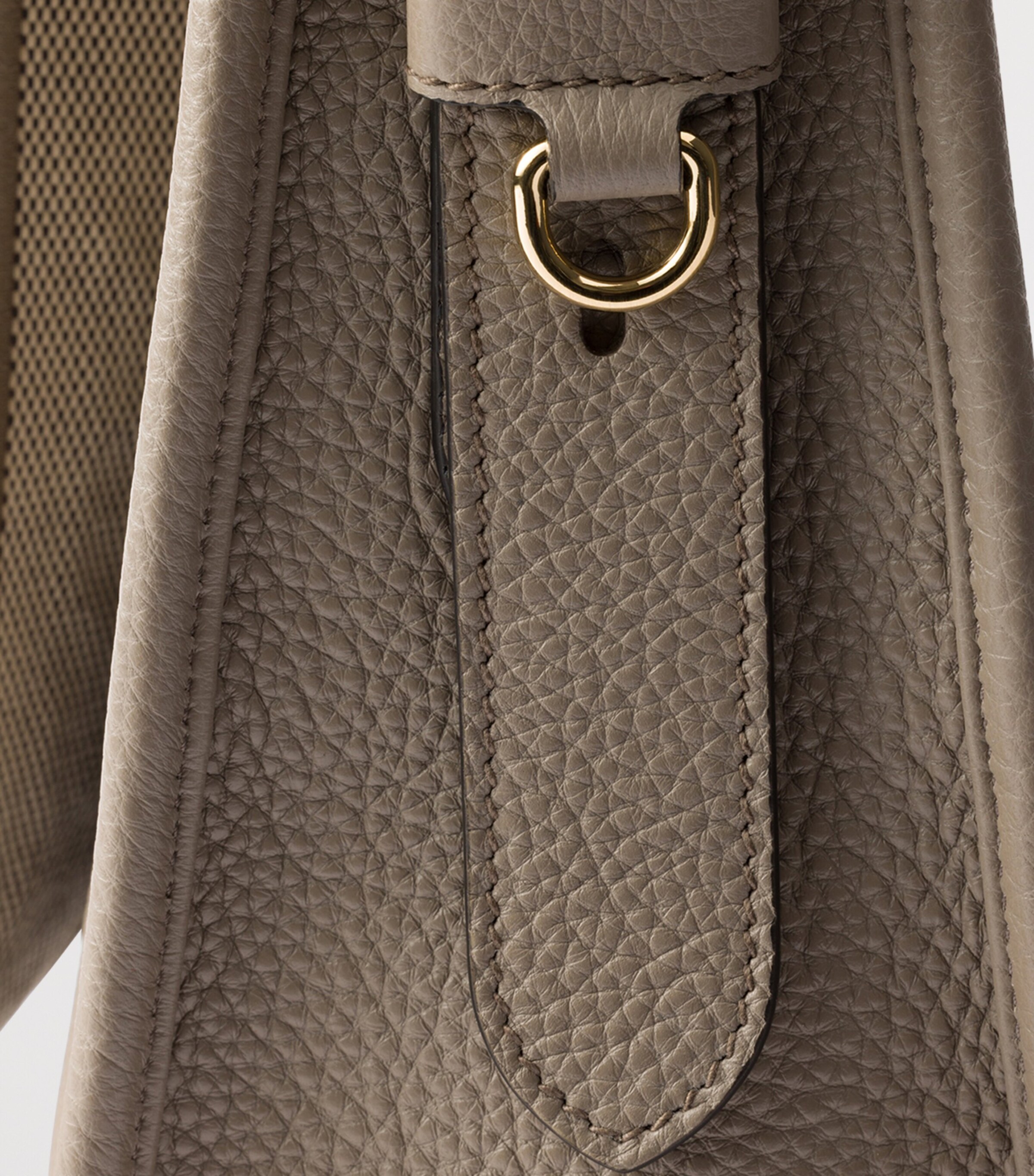 Medium Leather Shoulder Bag F03QH Image 5