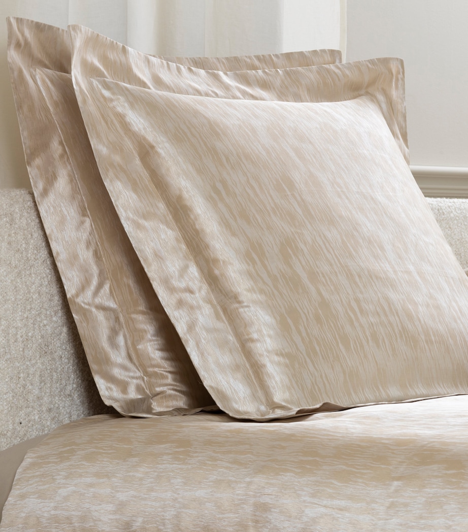 Frette Silk Luxury Sway Square Pillowcase (65cm x 65cm) Milk/golden B Image 3