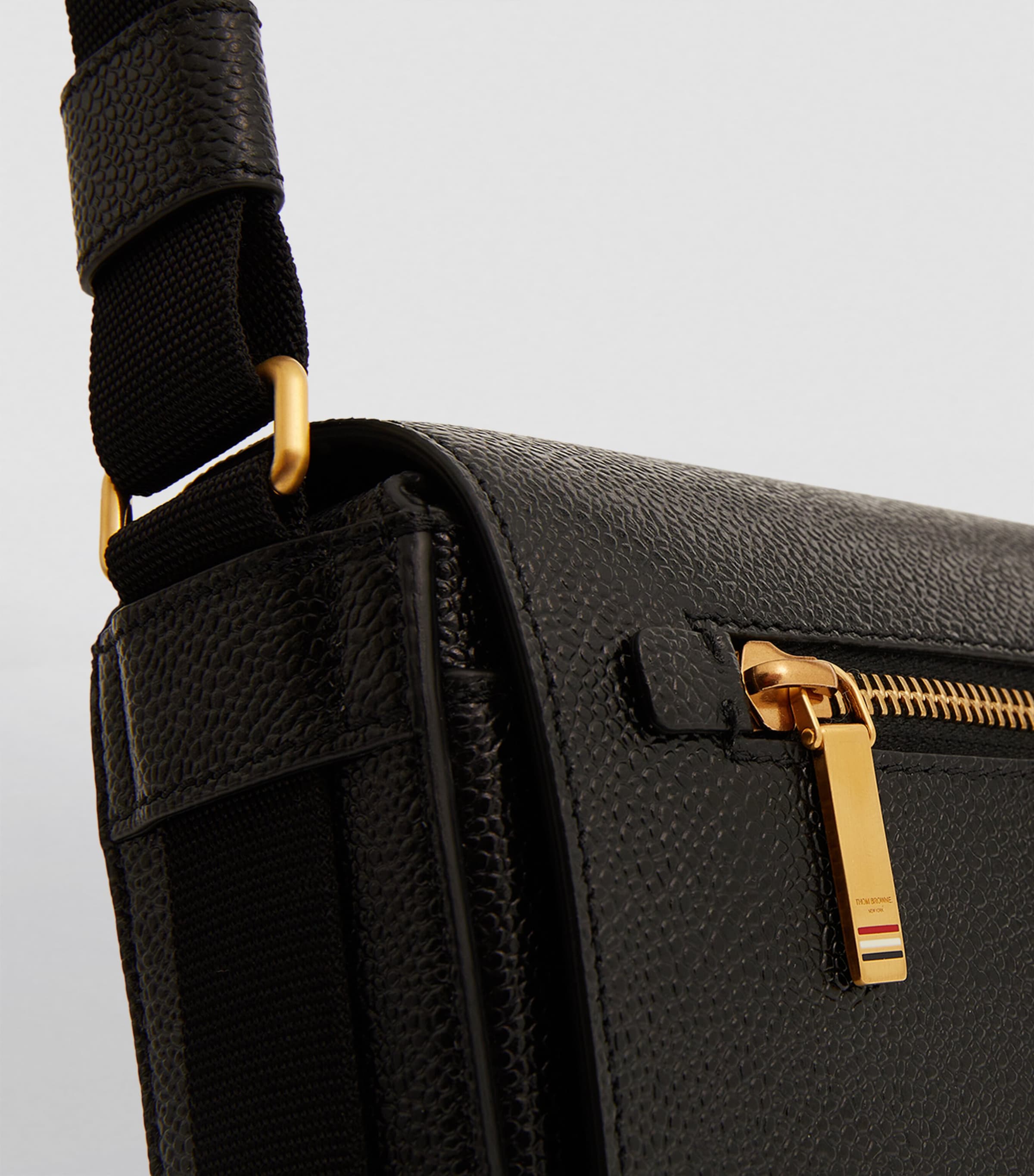 Pebbled Leather Reporter Bag BLACK Image 3