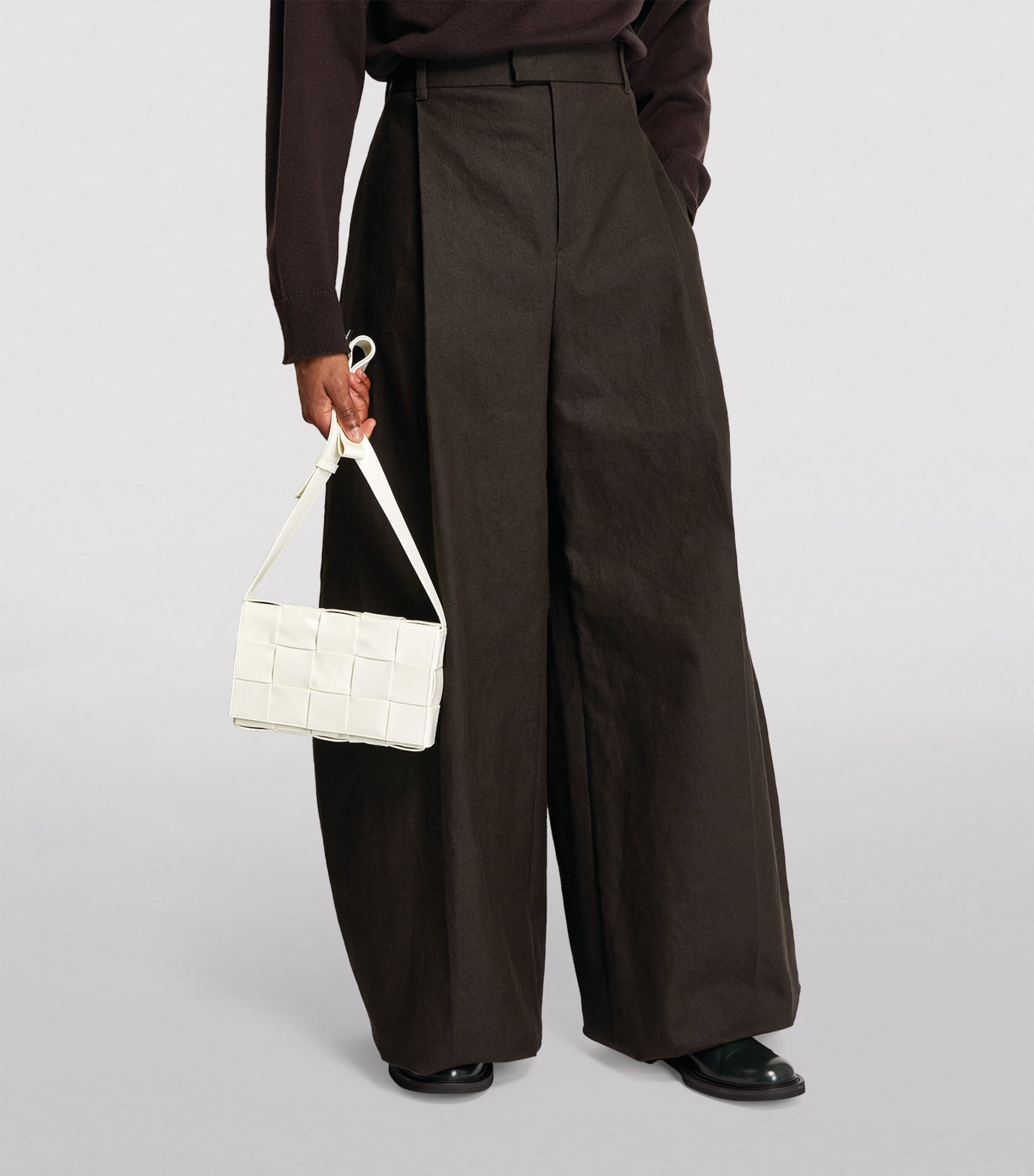 Leather Intreccio Cassette Cross-Body Bag WHITE-SILVER Image 5