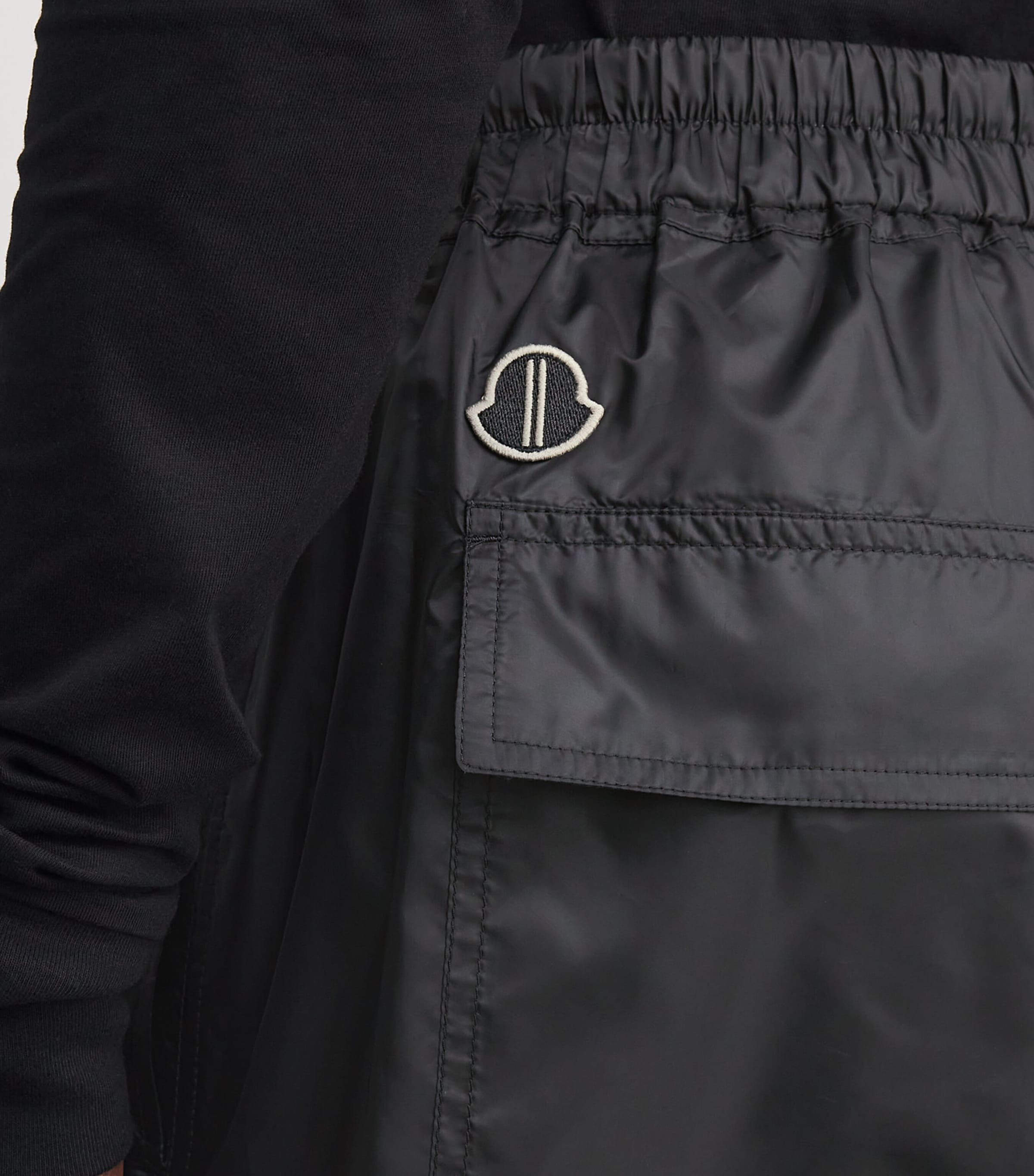 x Moncler Temple Kilt Shorts 999 - BLACK Image 6