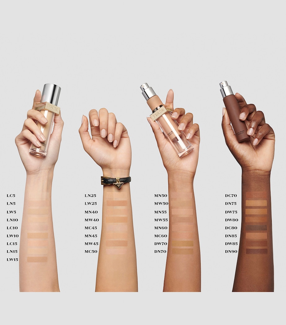 Reveal Skin Optimising Foundation LC5 Image 3