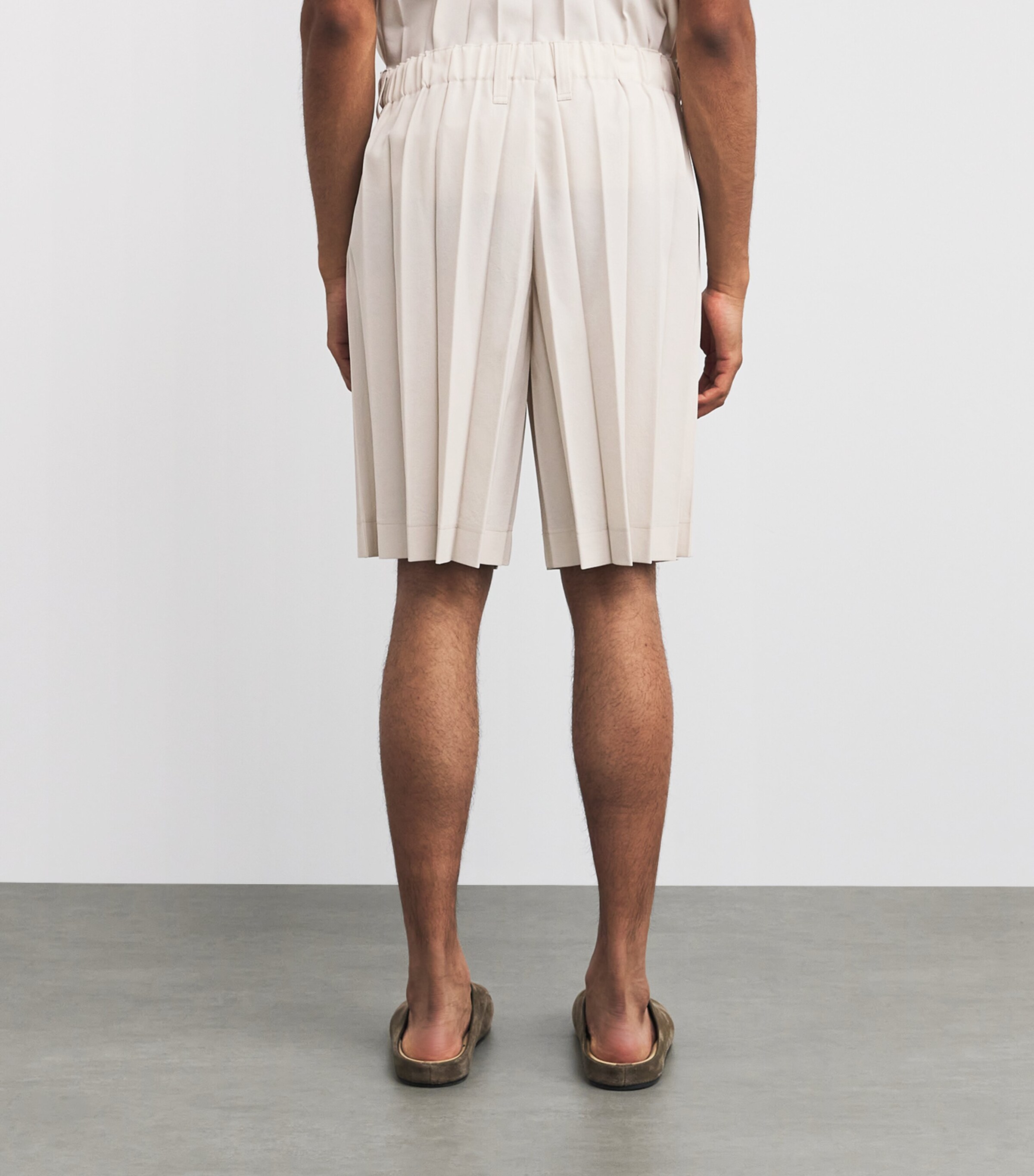 Homme Plissé Issey Miyake Mens Pleated Edge Ensemble Shorts Beige Image 4