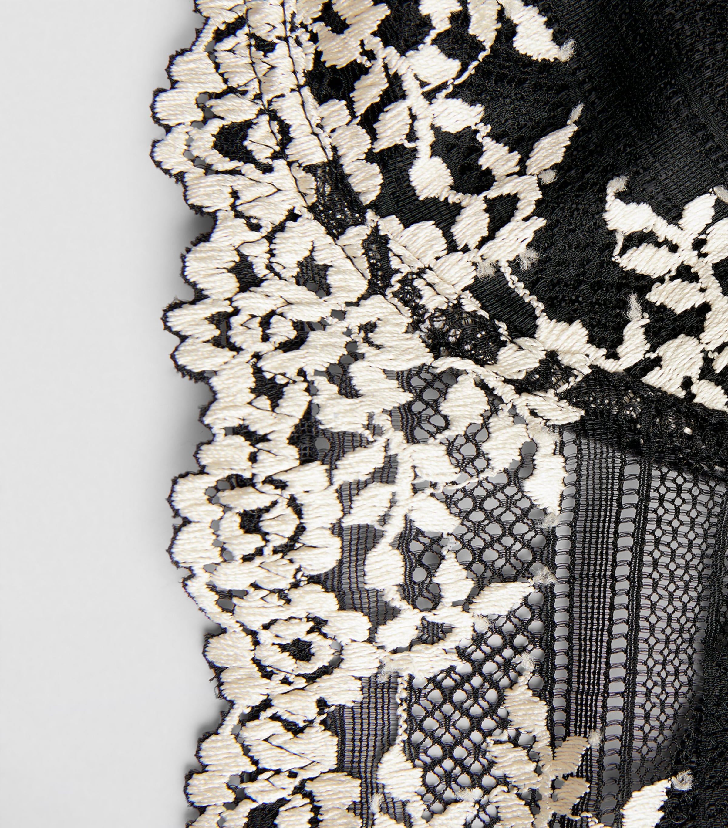 Lace Embrace Plunge Bra BLACK Image 4