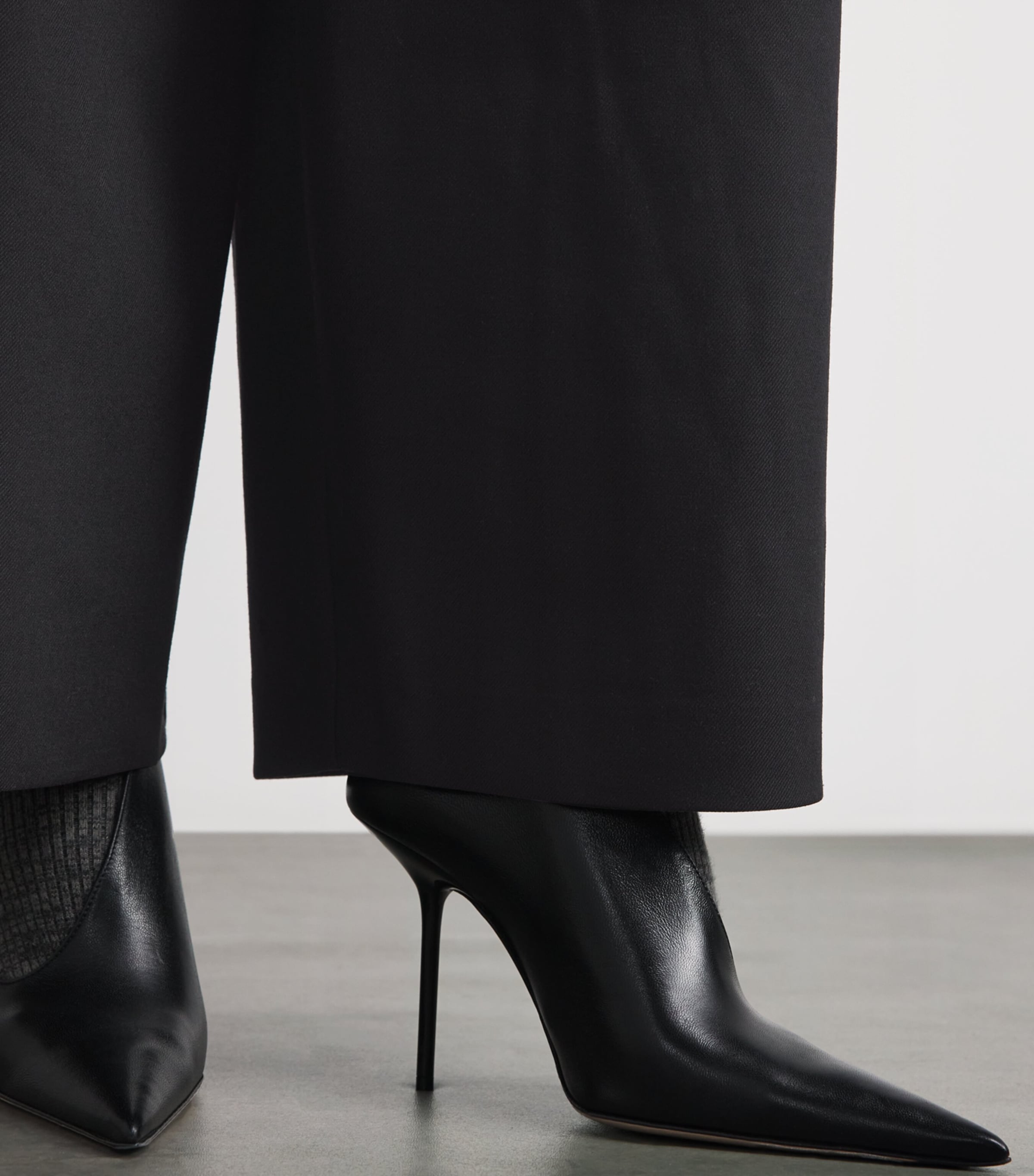 Source Unknown Womens Pleated Wide-Leg Leiko Trousers Bk Image 3