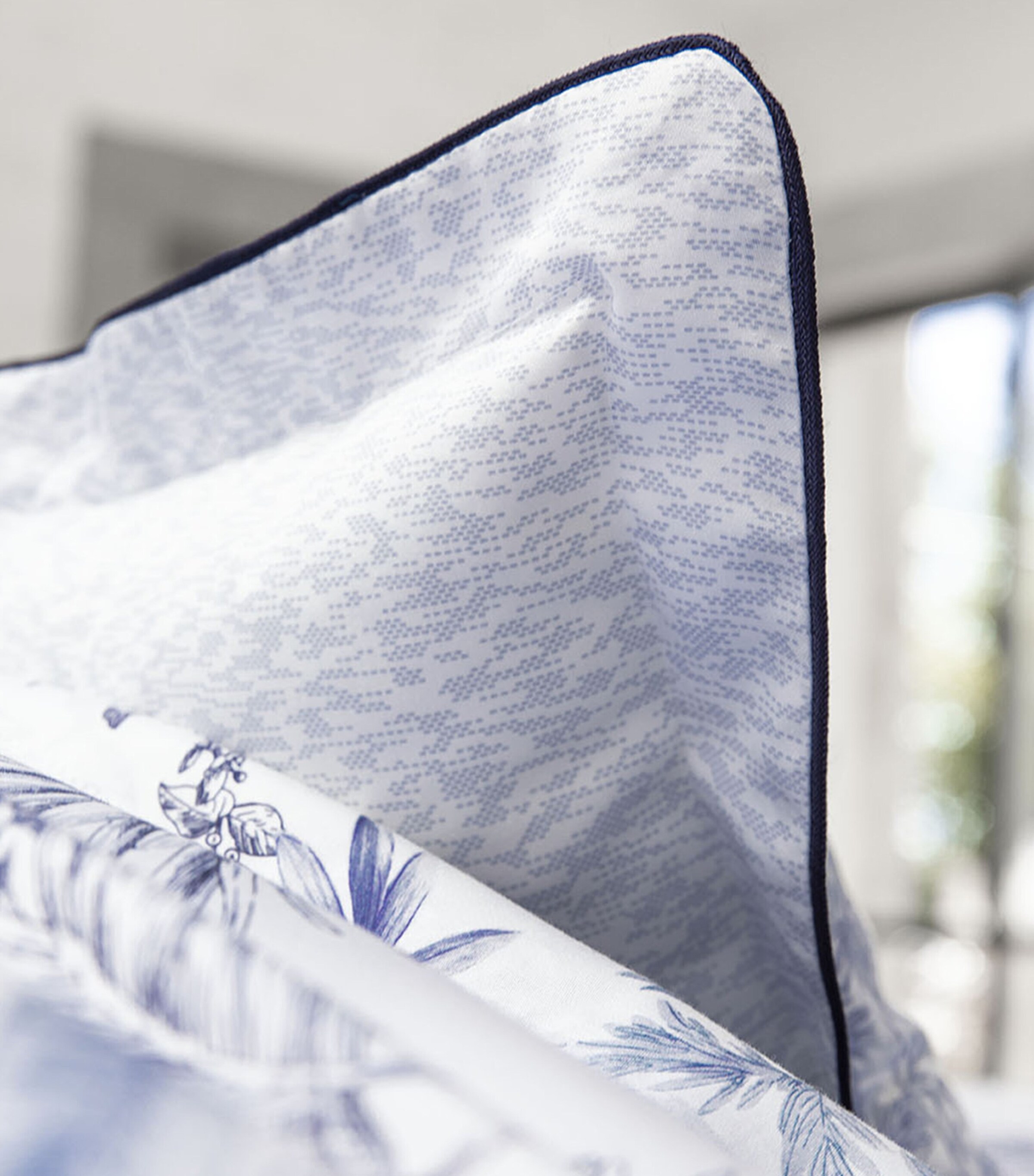 Alexandre Turpault Rivages Square Pillowcase (65cm x 65cm) Porcelaine Image 4