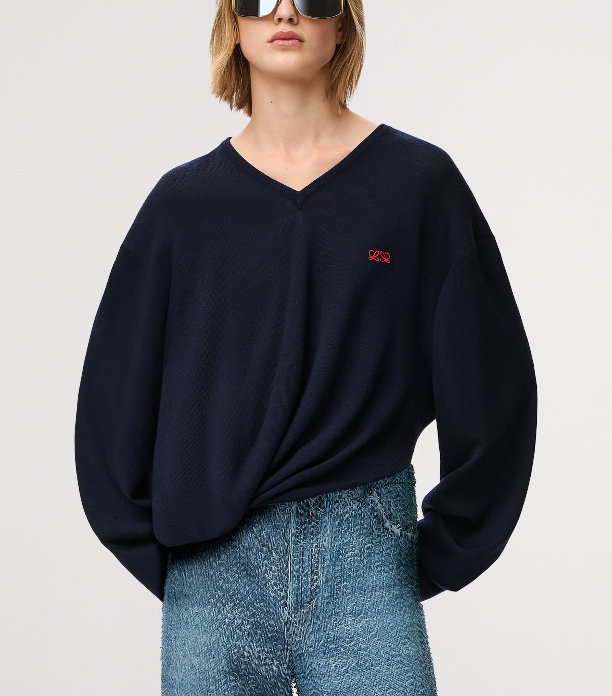 LOEWE Womens Wool-Blend V-Neck Sweater Dark Navy Image 3