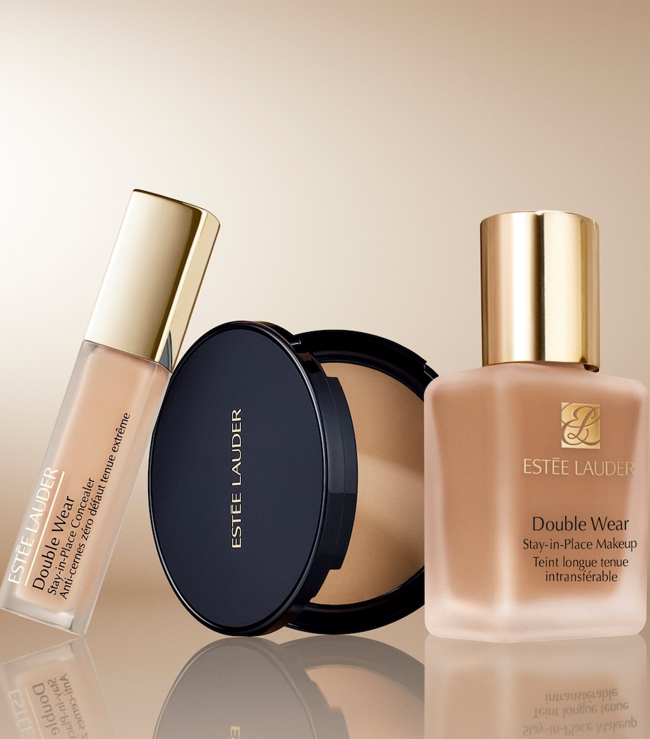 Double Wear Stay-In-Place Matte Powder Foundation MEDIUM Image 4