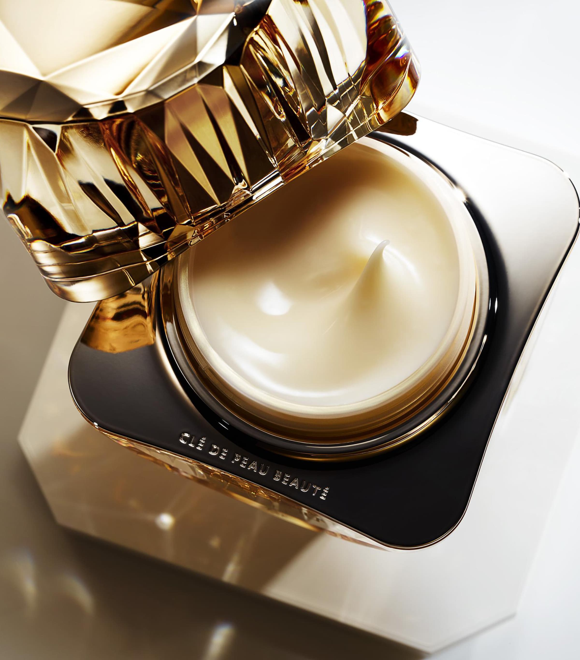 The Icons Collection Gift Set (Worth £989) NO COLOUR Image 5