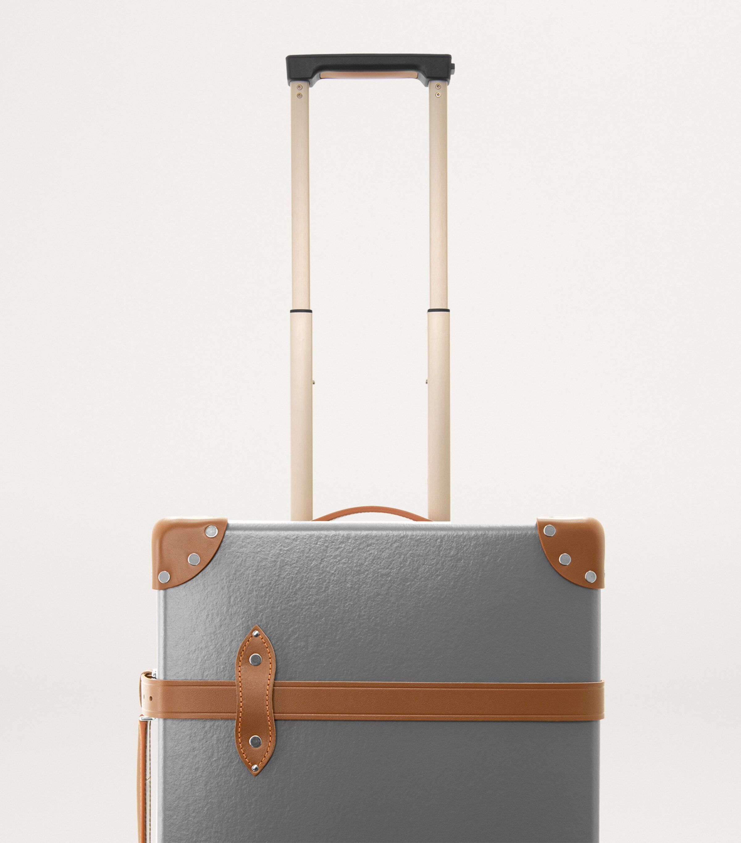 Globe-Trotter Centenary 4-Wheel Suitcase (56cm) Grey Image 2