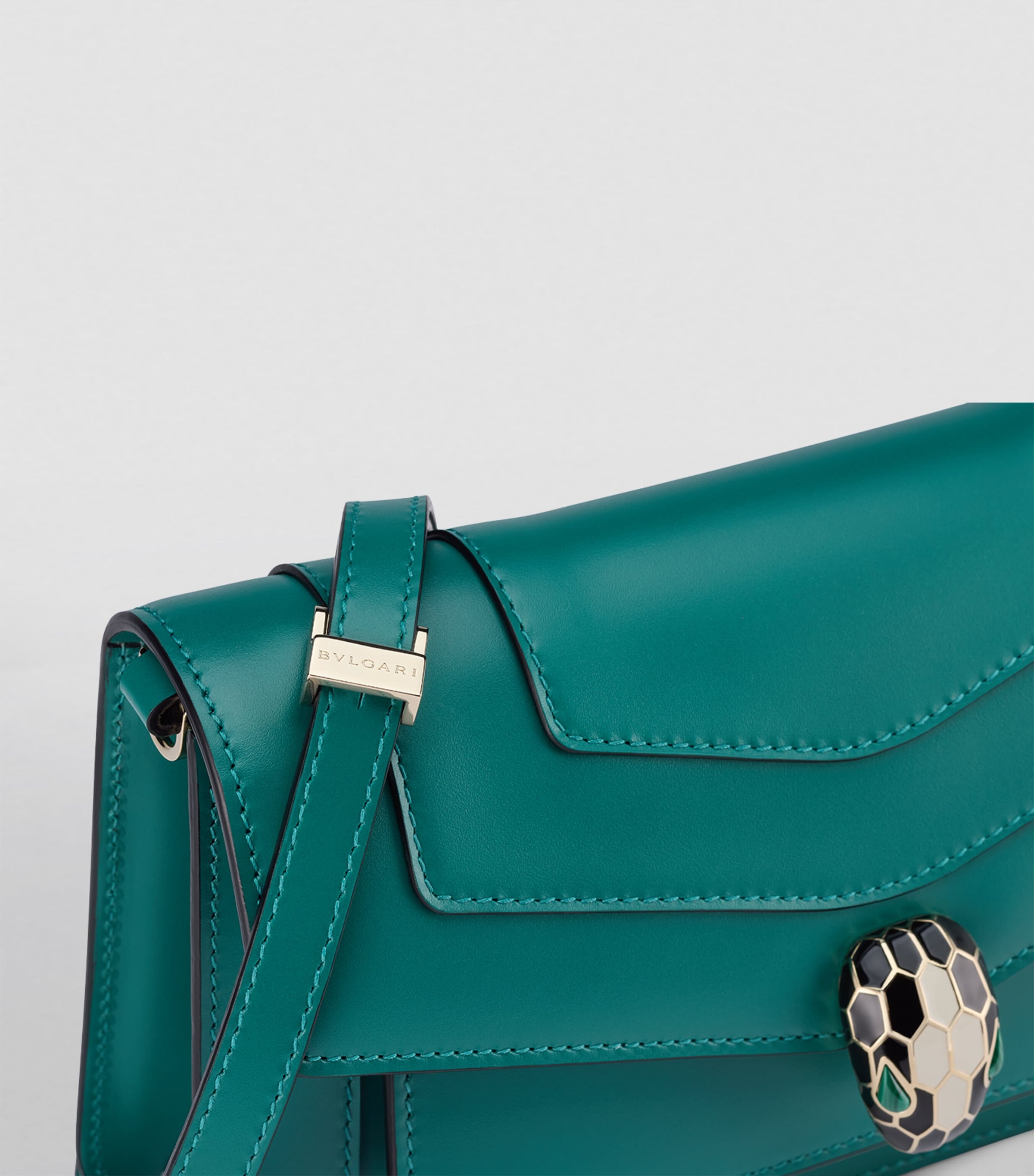 Leather Serpenti Forever East-West Shoulder Bag GREEN LIGHT Image 5