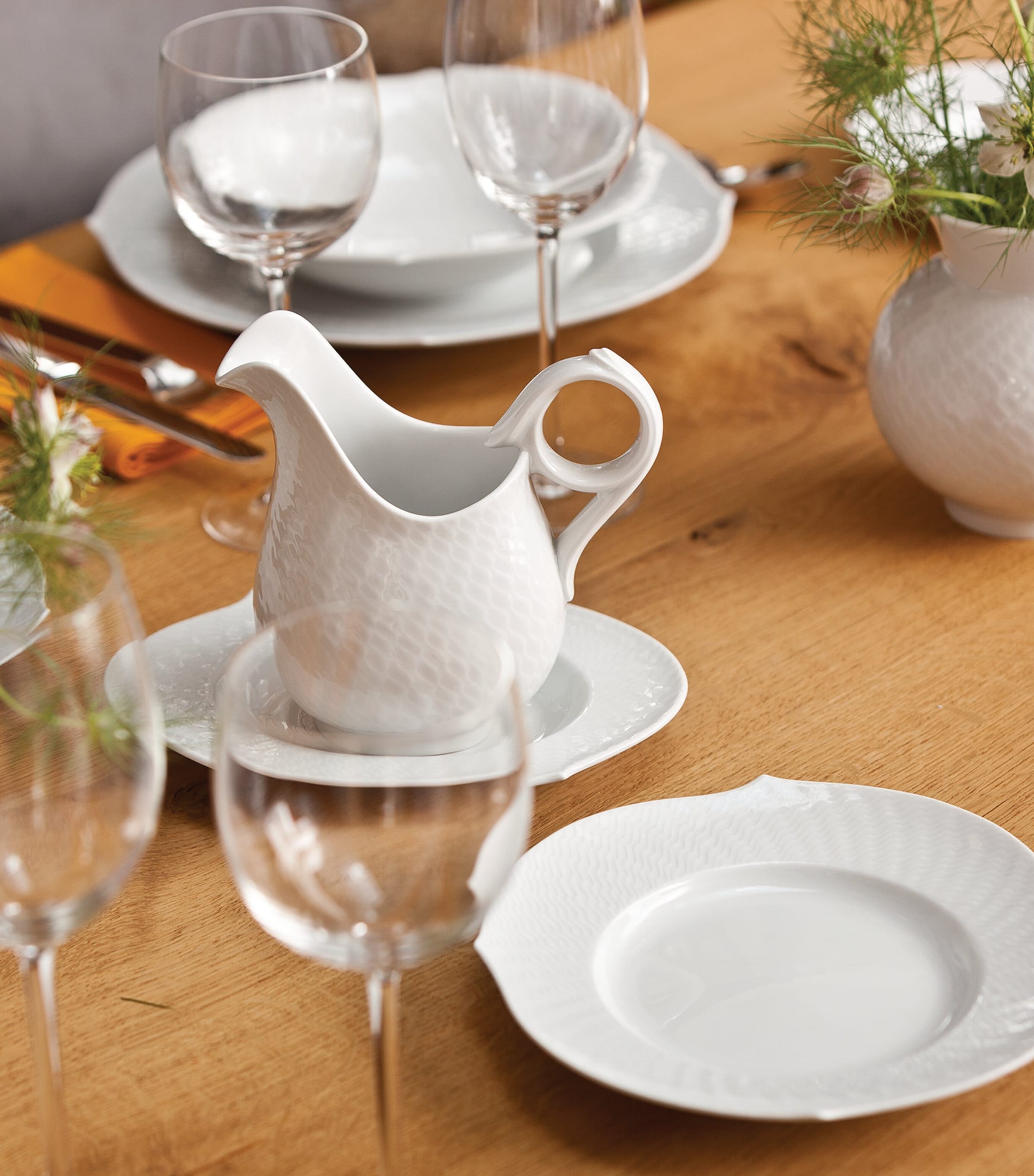 Waves Relief Creamer WHITE Image 8