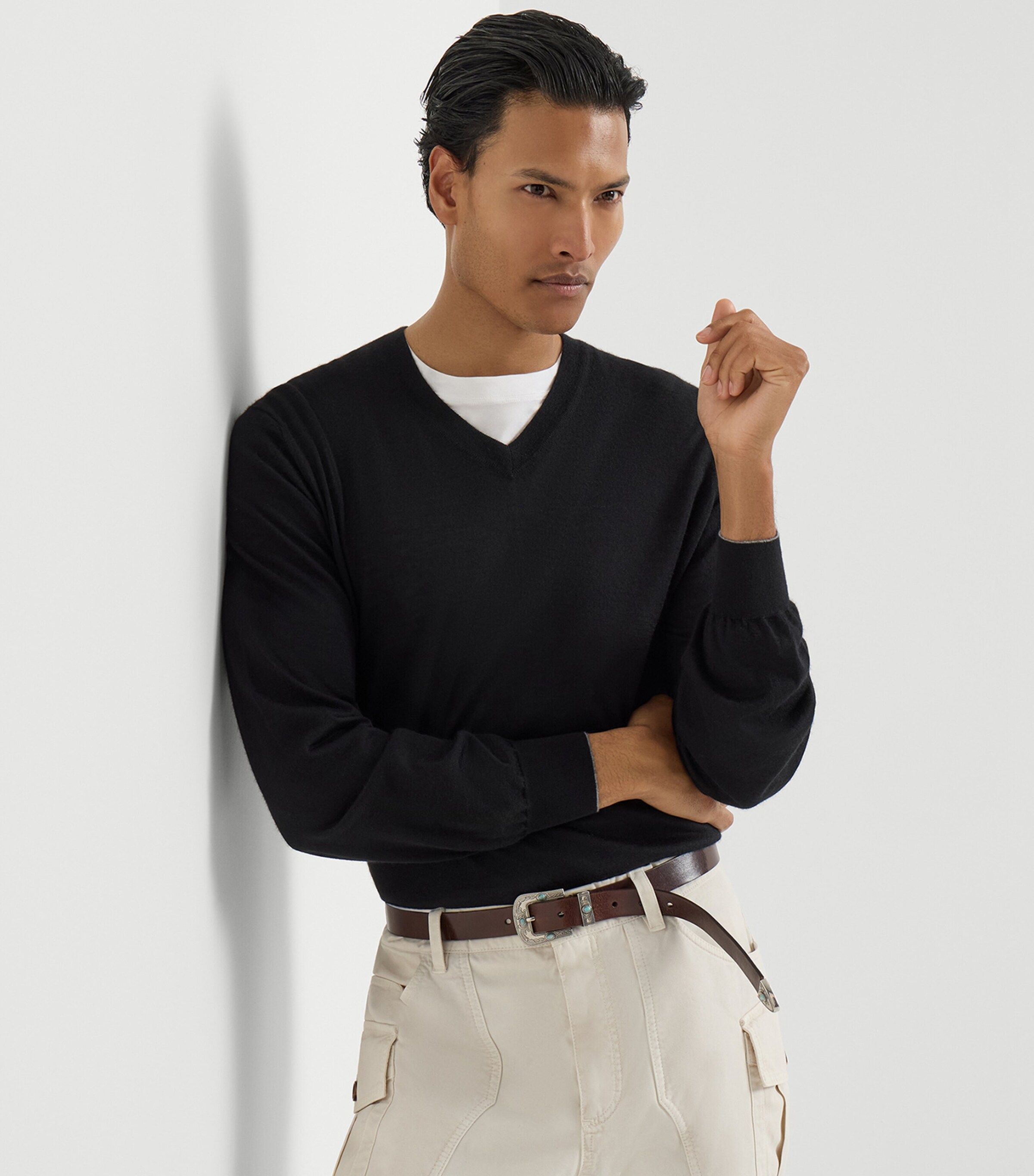Brunello Cucinelli Mens Cashmere-Silk V-Neck Sweater Image 4