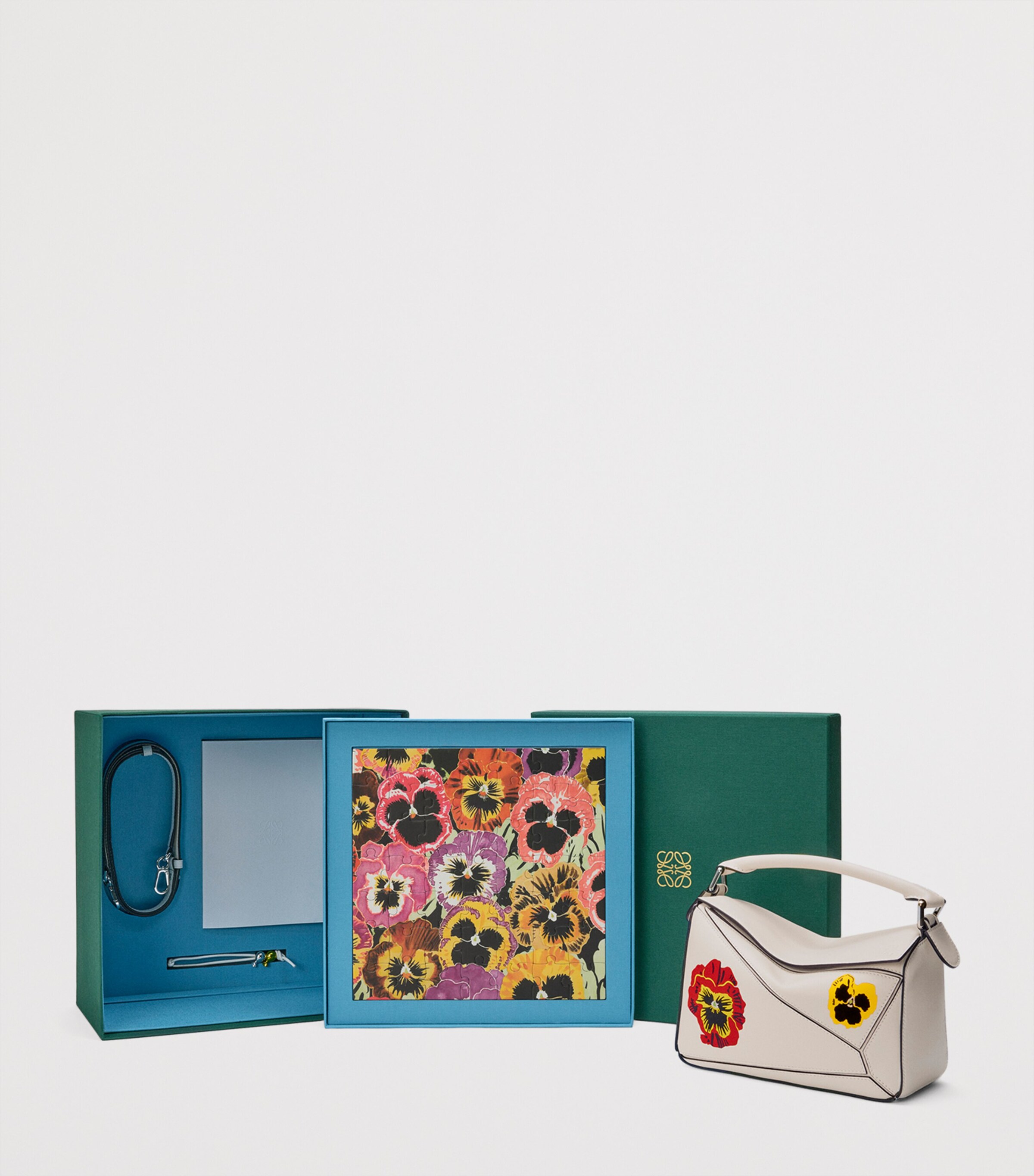 限定生産【LOEWE】Puzzle10 (17) Joe Brainard Puzzle 10 Joe Brainard re-edition in classic calfskin White