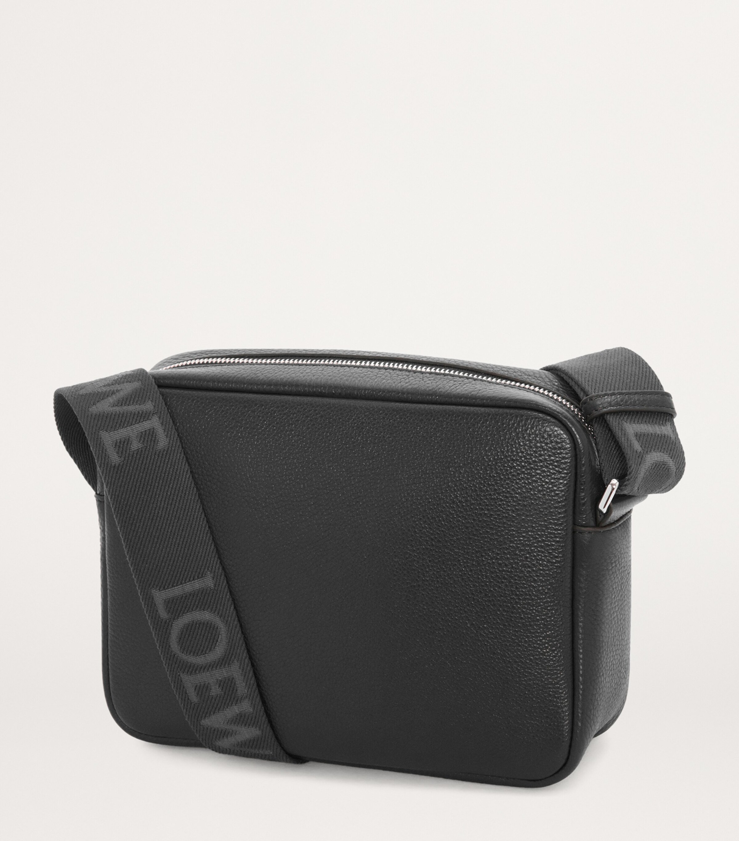 XS Leather Pebble Messenger Bag BLACK Image 2