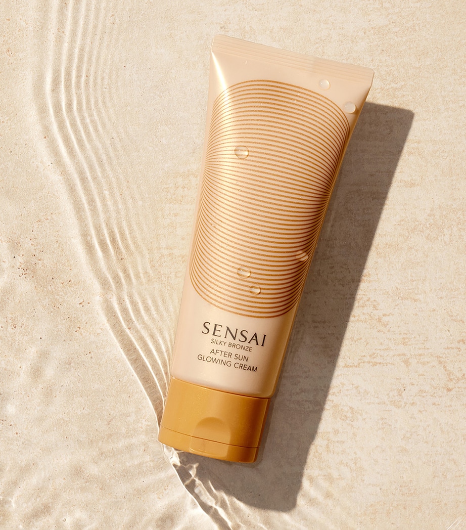 Silky Bronze After Sun Glowing Cream (150ml) NO COLOUR Image 4