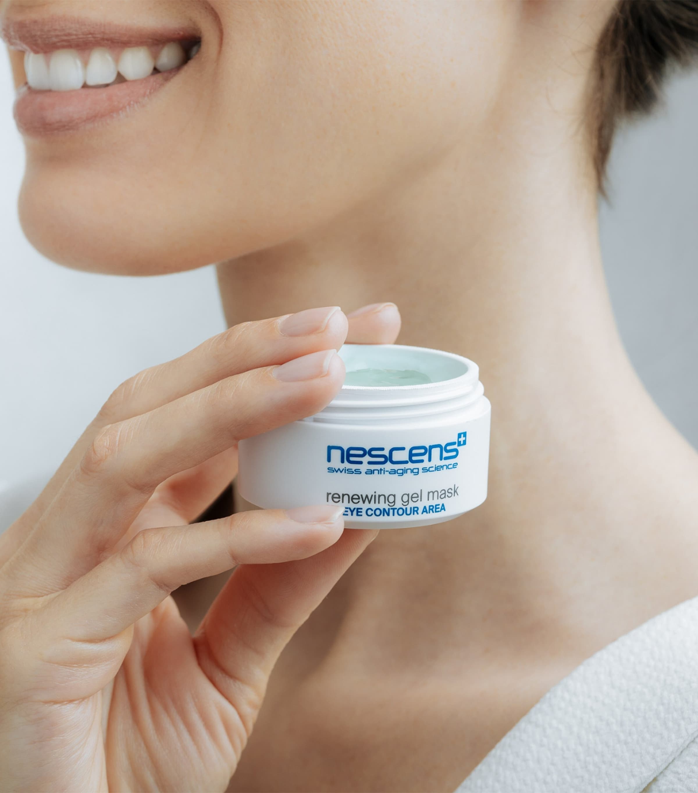 Renewing Gel Eye Mask (30ml) NO COLOUR Image 3